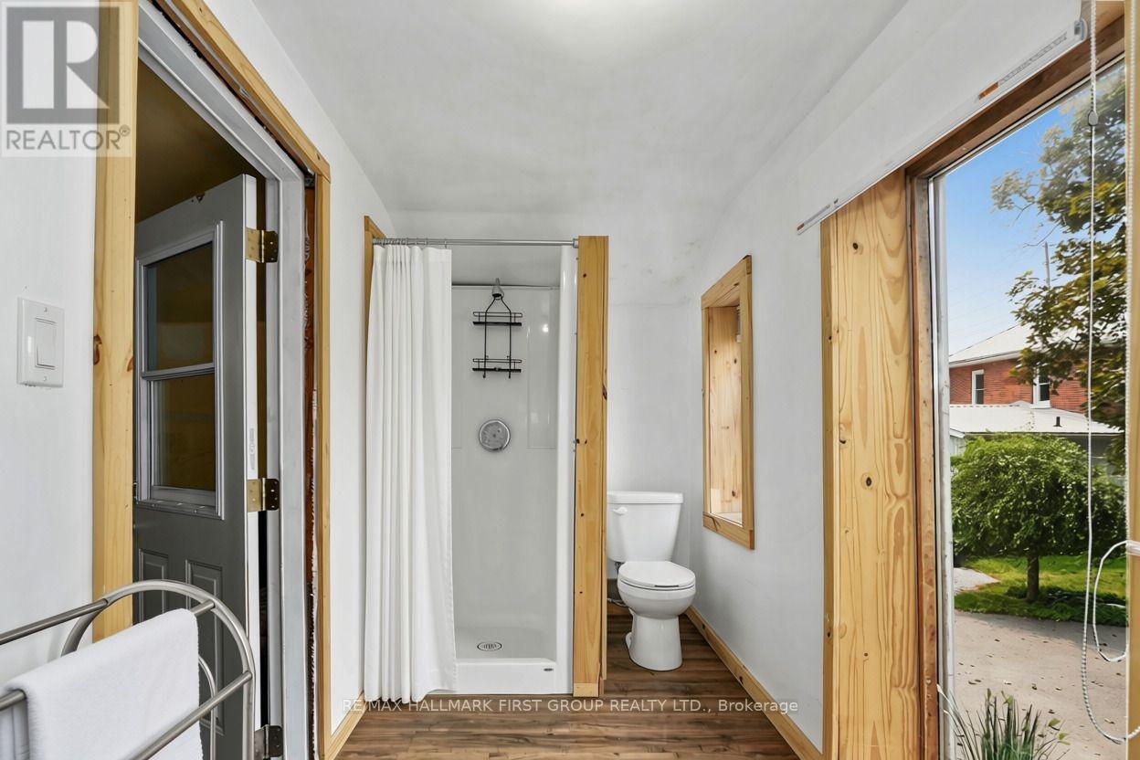 89 Rose Glen Road N Property Photo 38