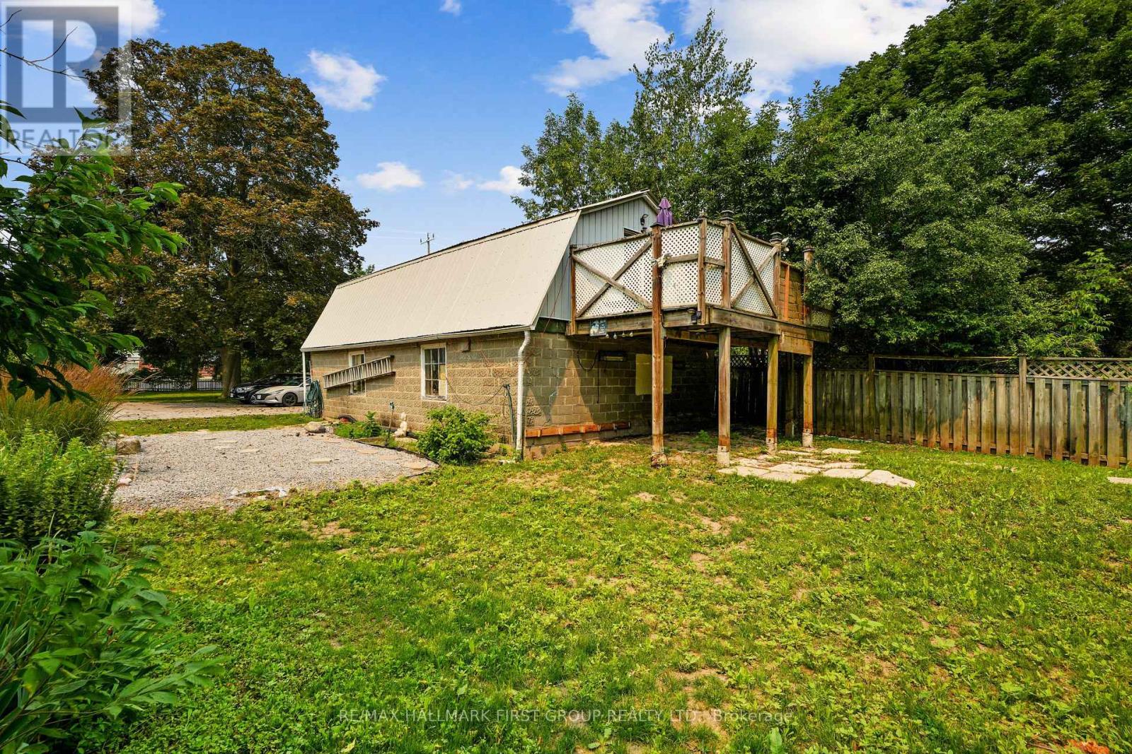 89 Rose Glen Road N Property Photo 41
