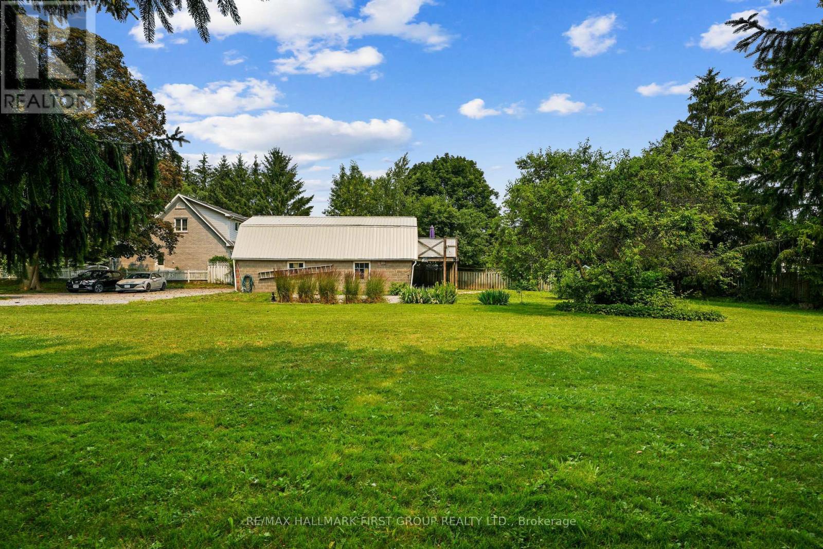 89 Rose Glen Road N Property Photo 42