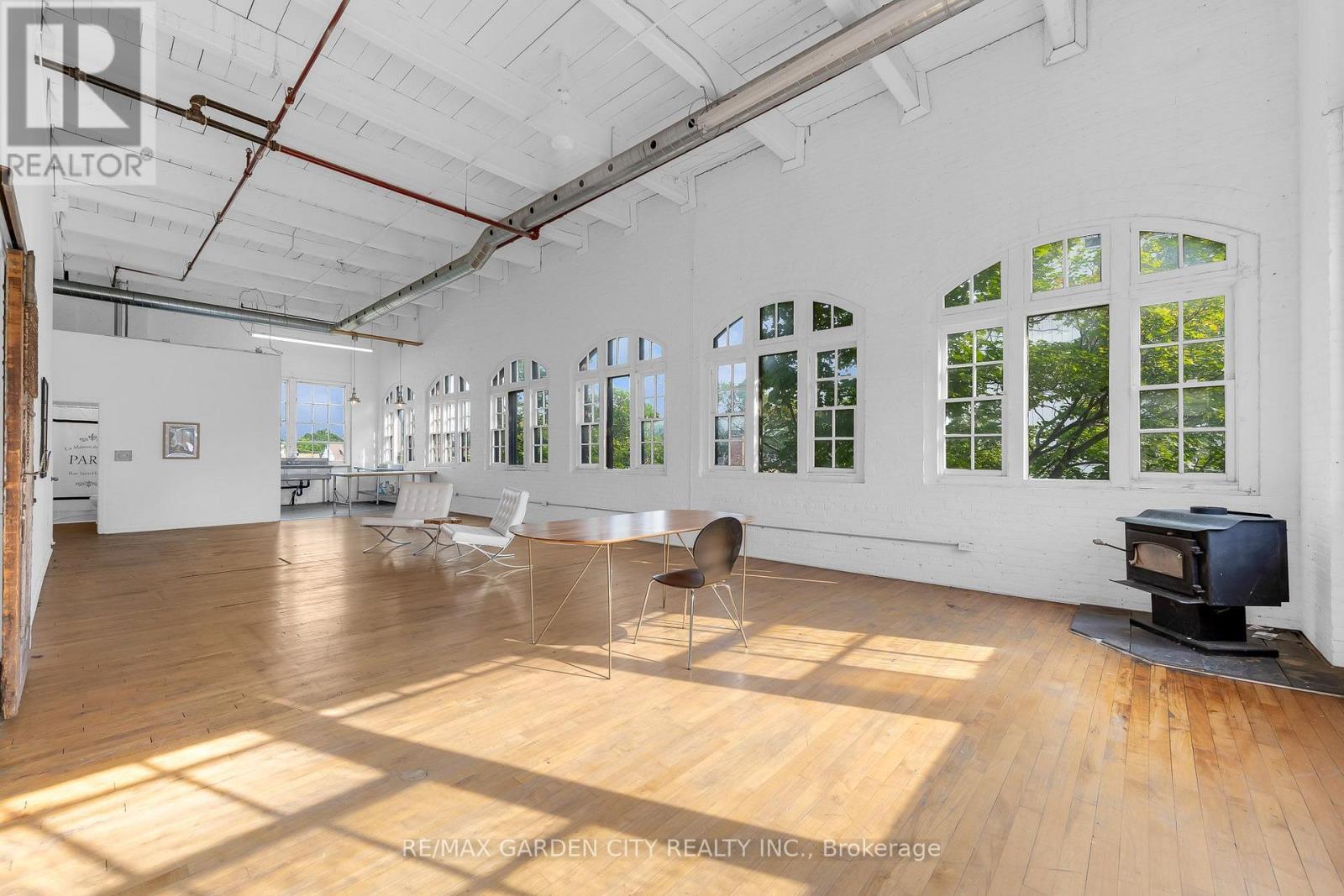 LOFT - 468 CUMBERLAND AVENUE Property Photo 1