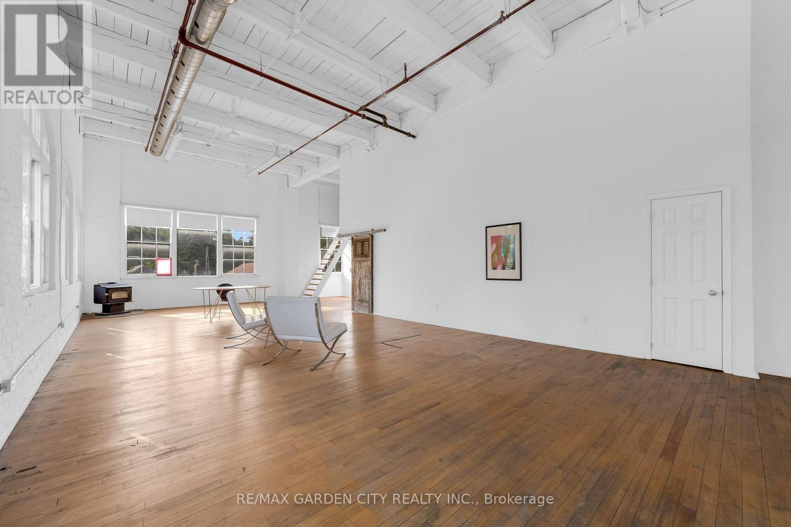 Loft - 468 Cumberland Avenue Property Photo 8