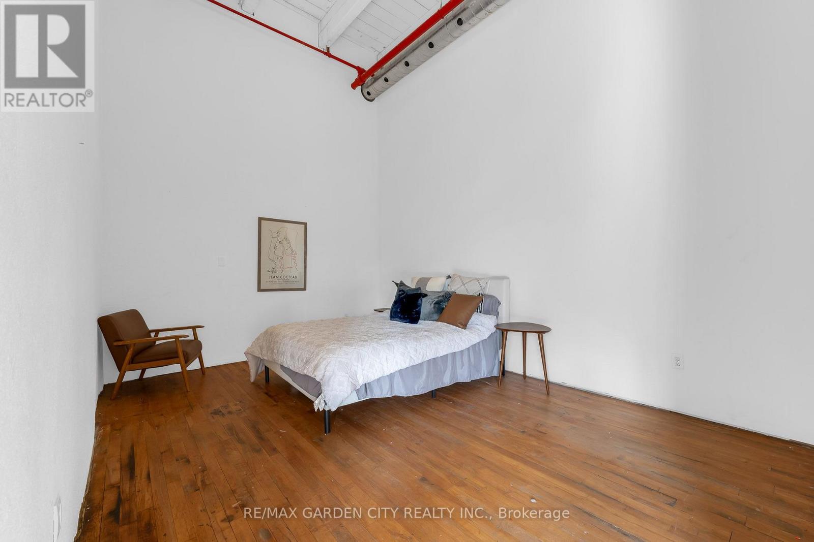 Loft - 468 Cumberland Avenue Property Photo 12