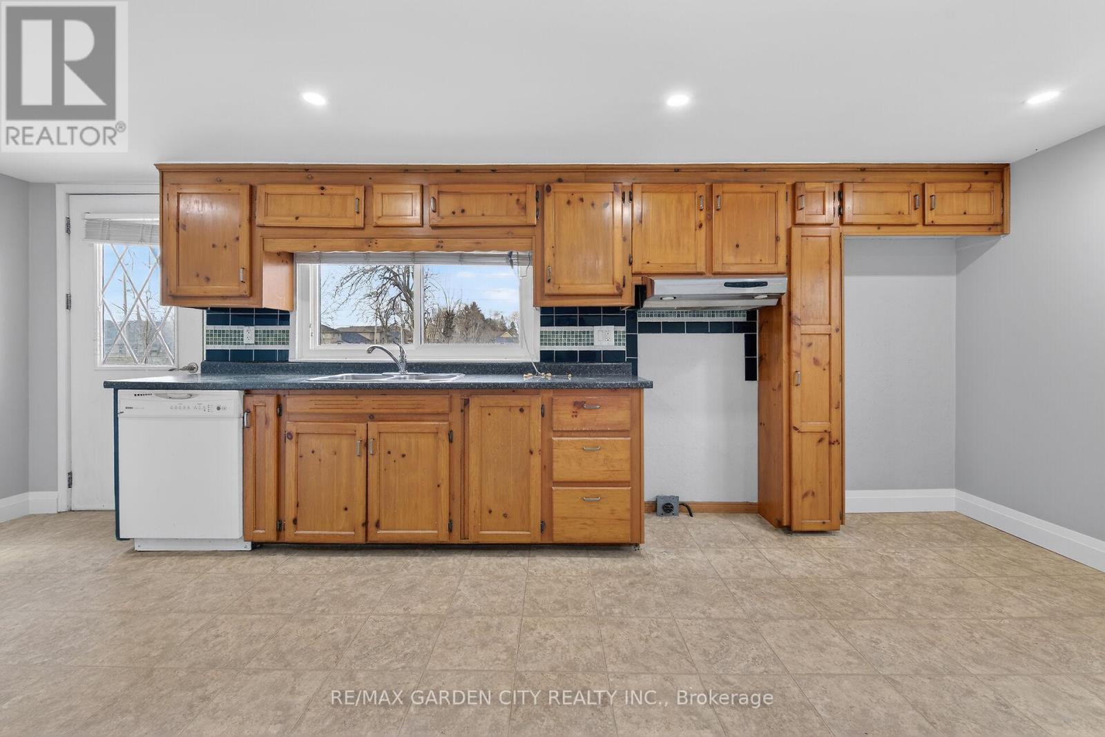 407 Bell Street Property Photo 11