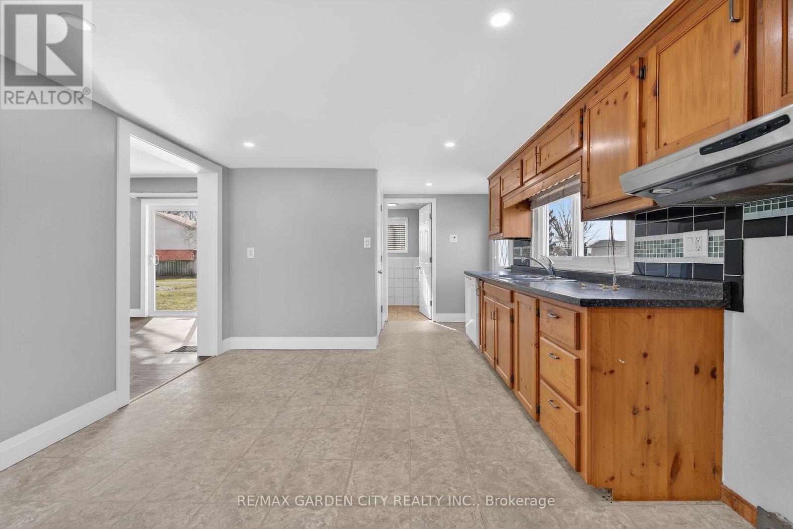 407 Bell Street Property Photo 13