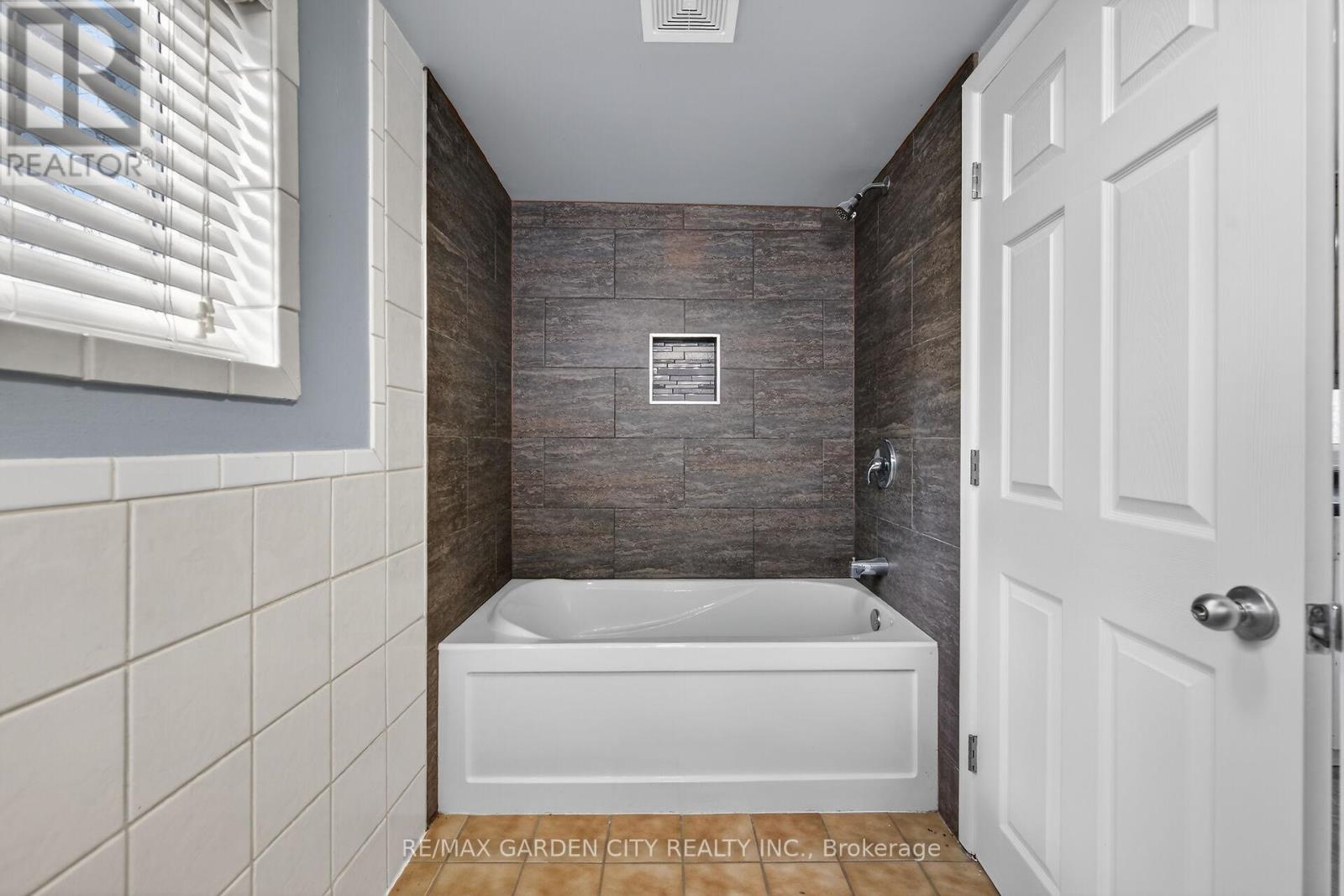 407 Bell Street Property Photo 15