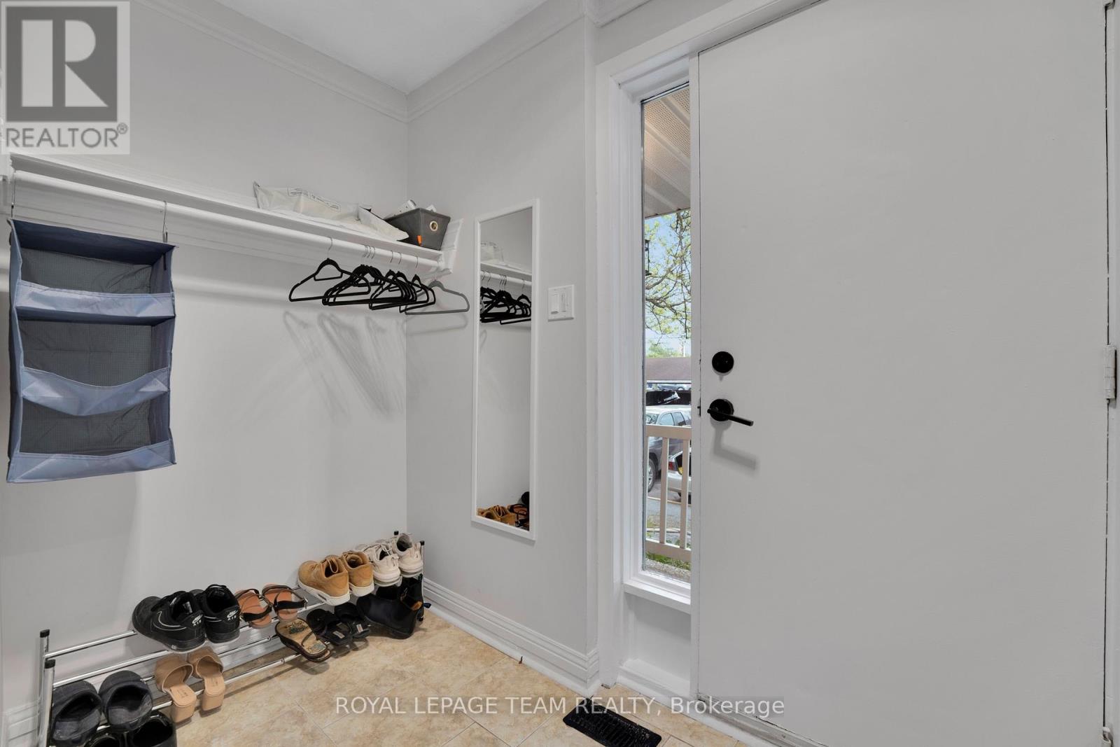 282 Dalehurst Drive Property Photo 2