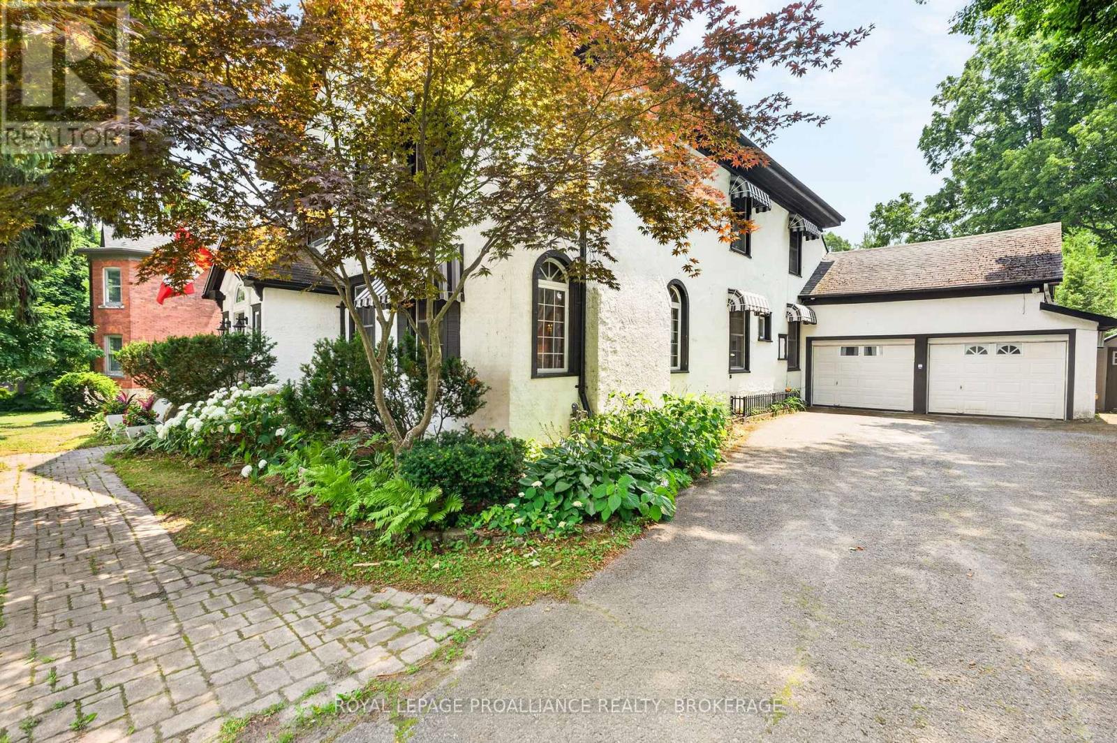 223 King Street W Property Photo 3