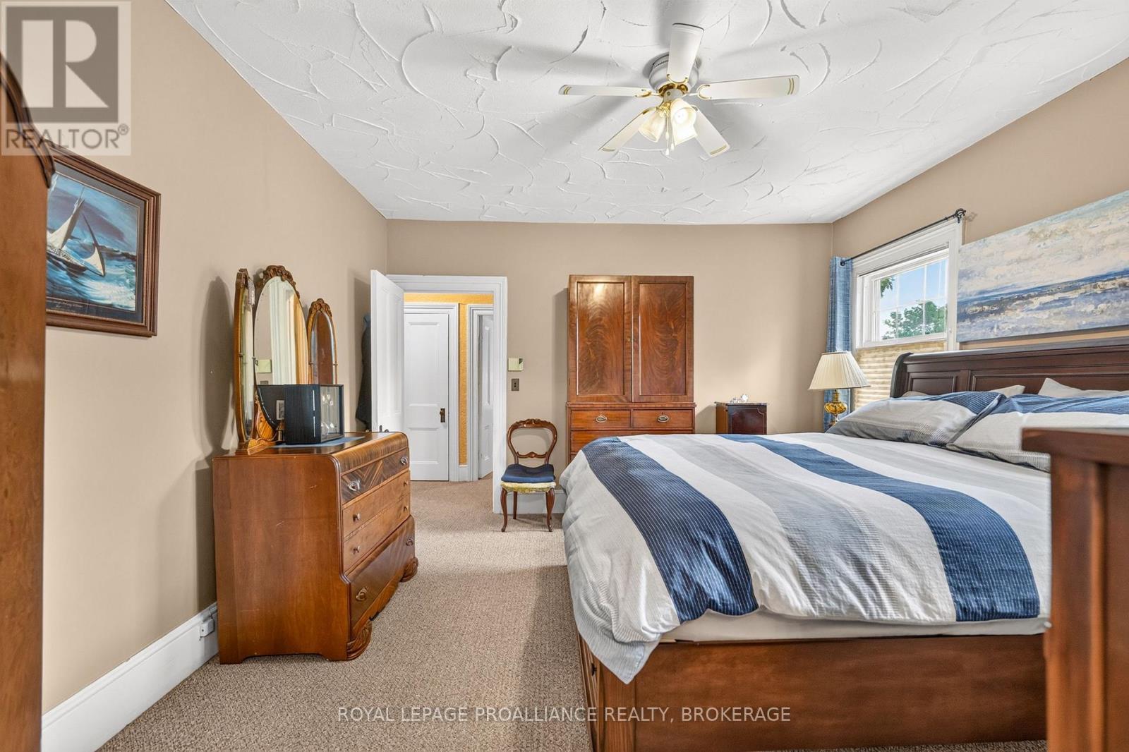 223 King Street W Property Photo 26