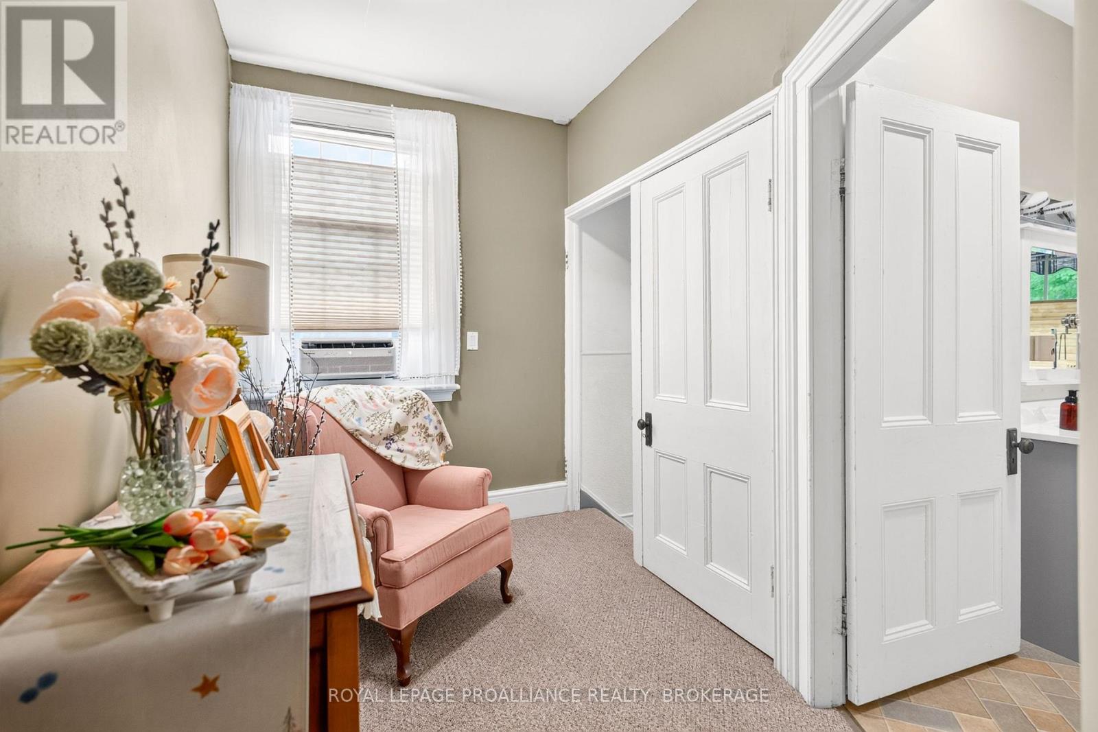 223 King Street W Property Photo 33