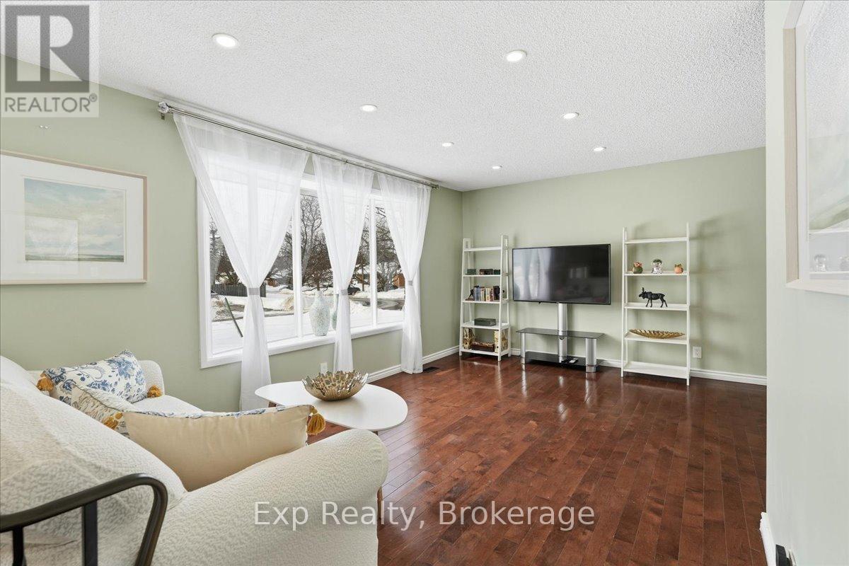 15 Thorncliffe Drive Property Photo 6