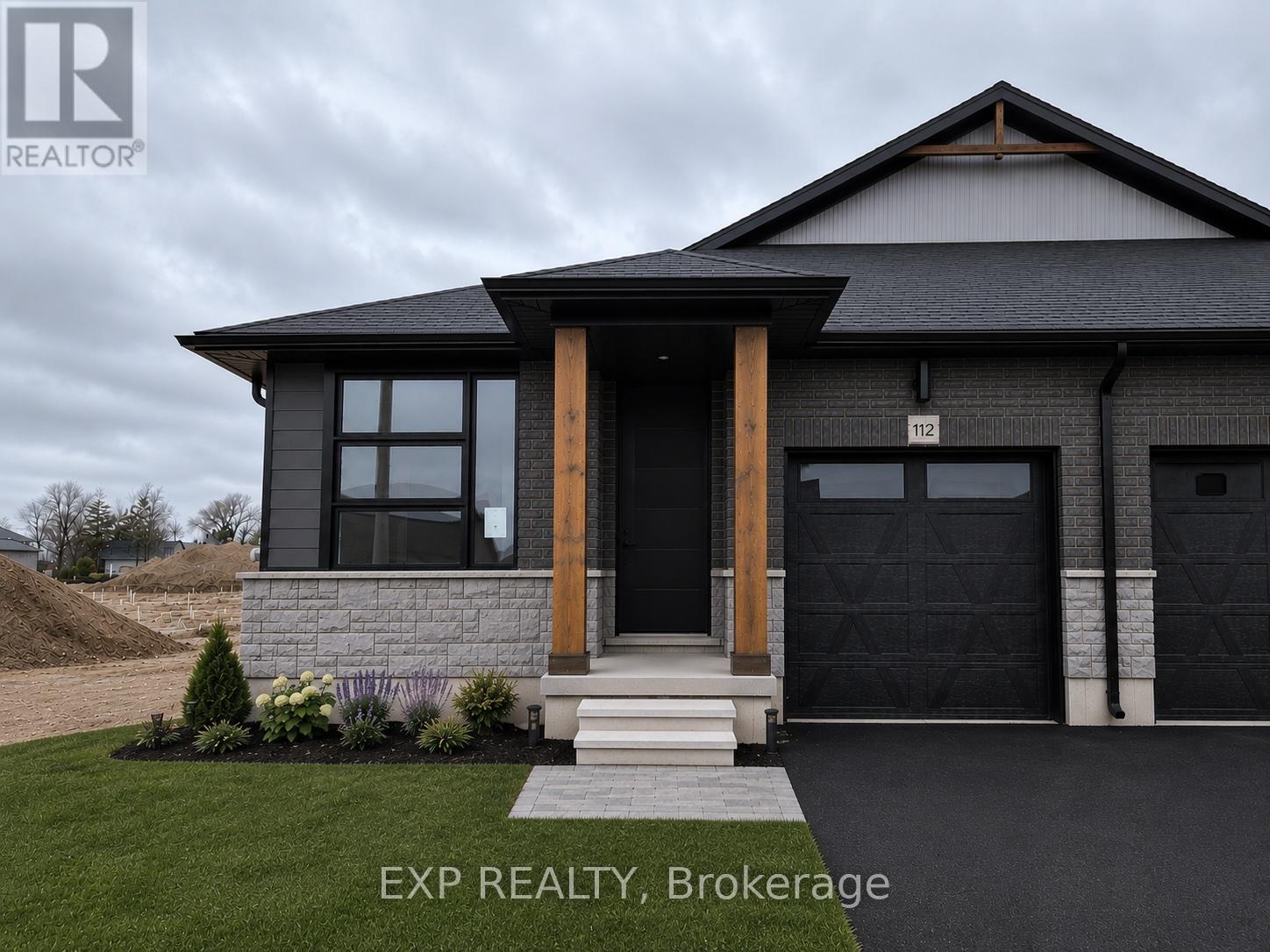 112 Thackeray Way Property Photo 1