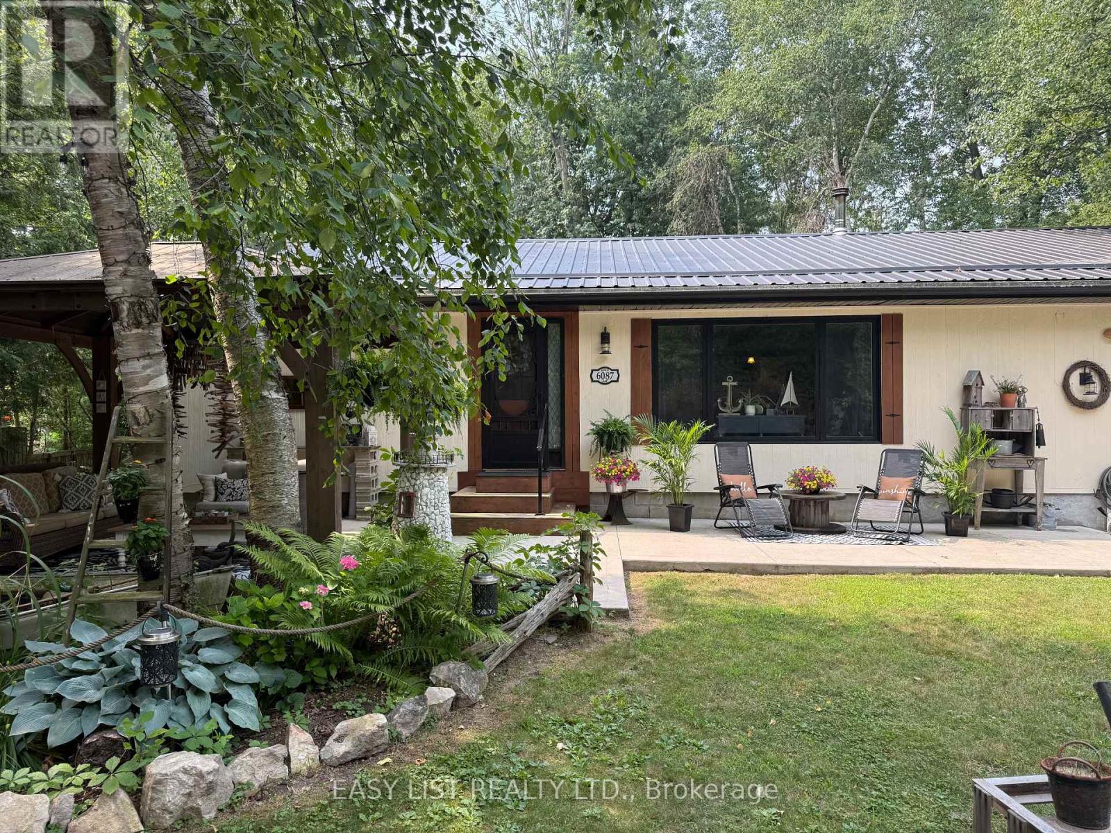 6087 Birch Lane Property Photo 1
