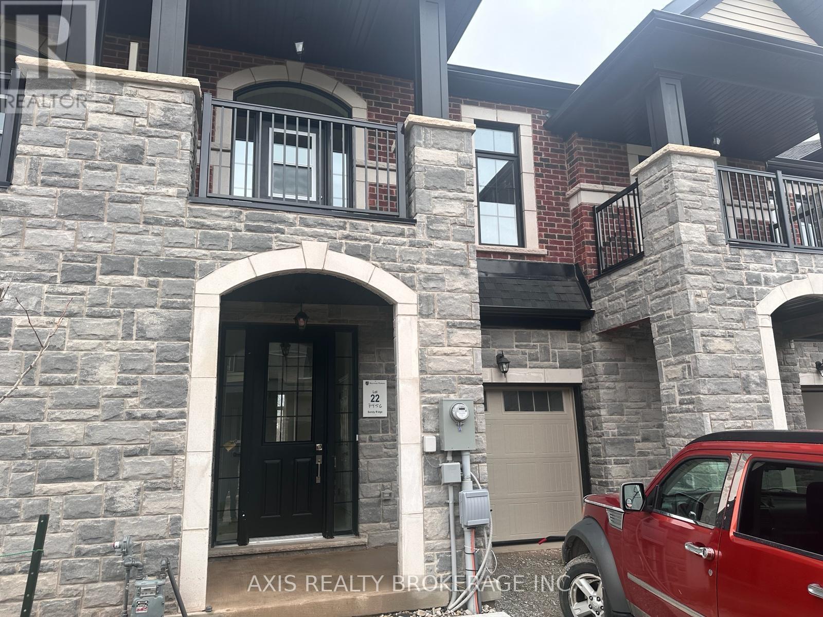 7456 BAYCREST COMMON Property Photo 1