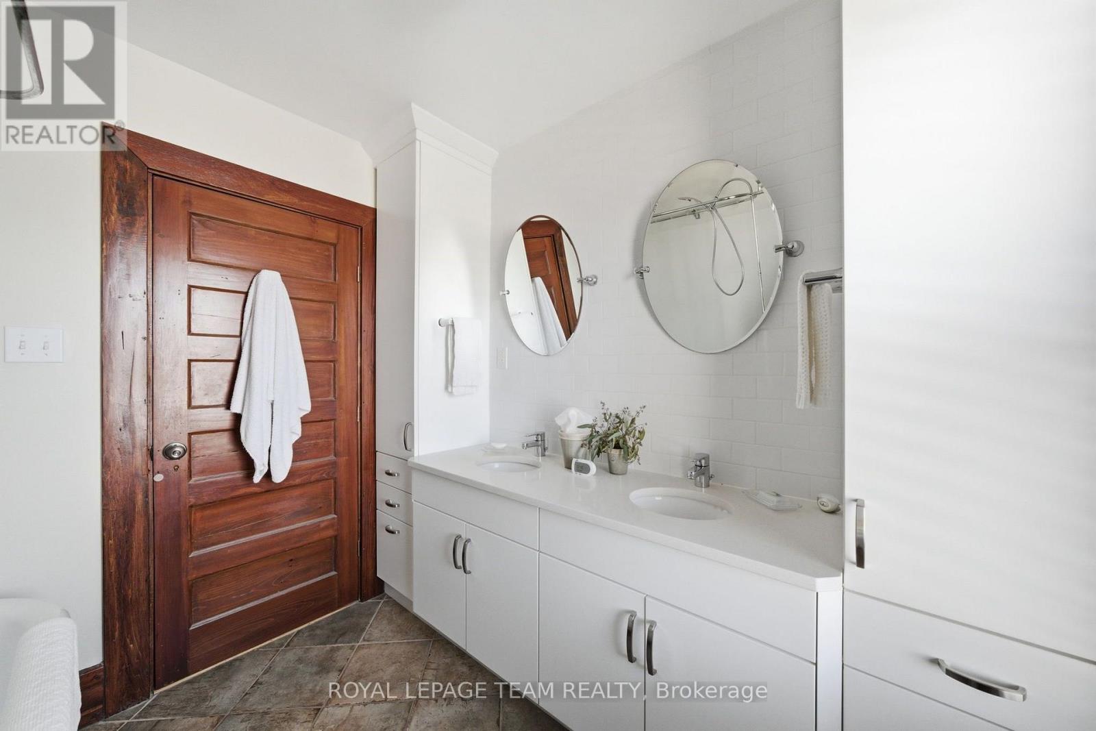 238 Park Avenue Property Photo 31