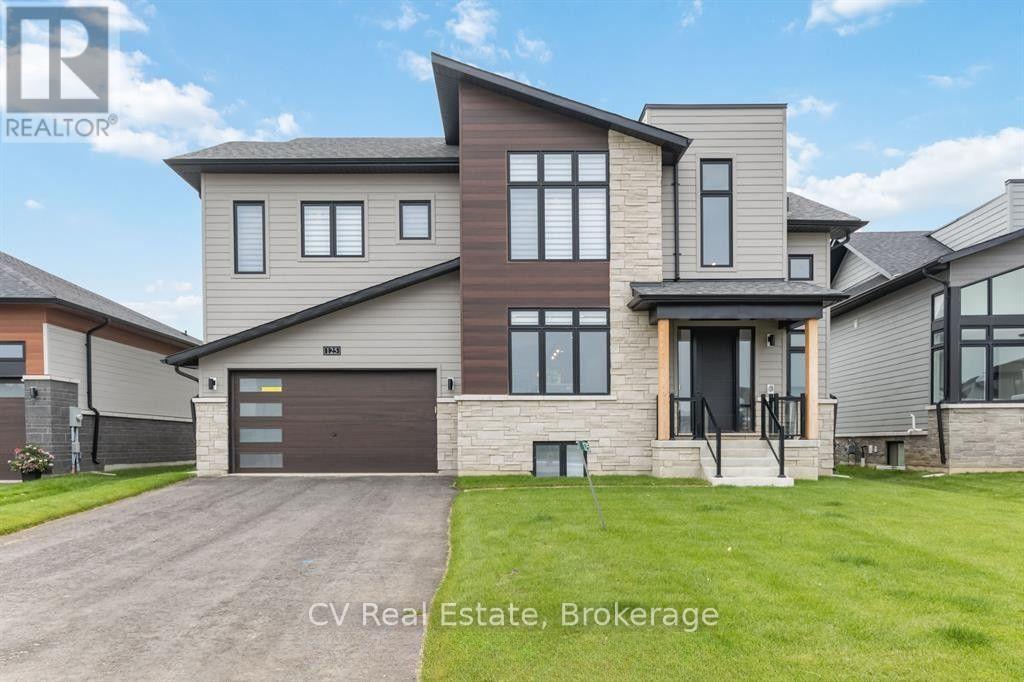 125 Stoneleigh Drive Property Photo 1