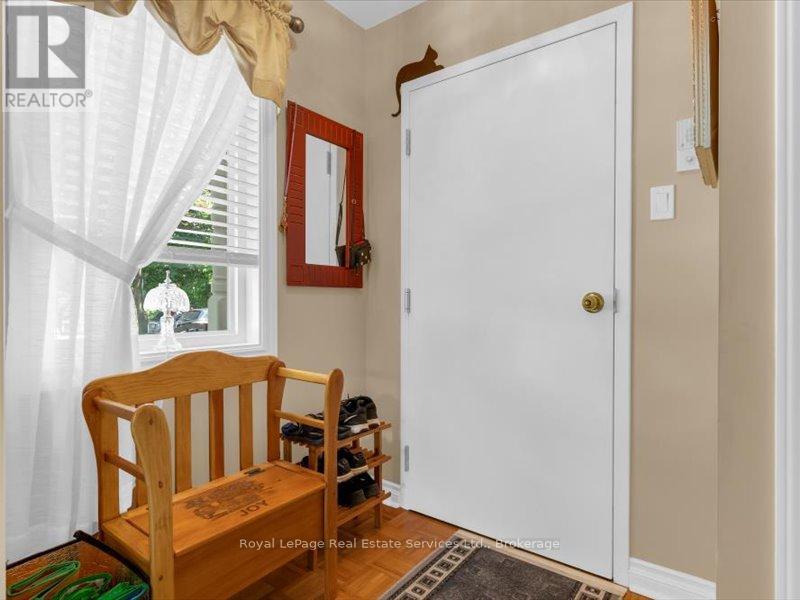 81 Hamilton Street N Property Photo 3