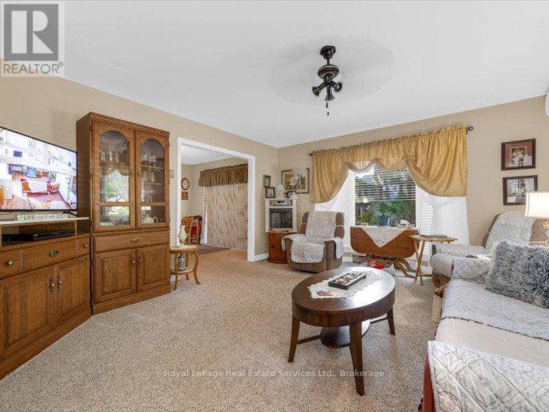 81 Hamilton Street N Property Photo 4