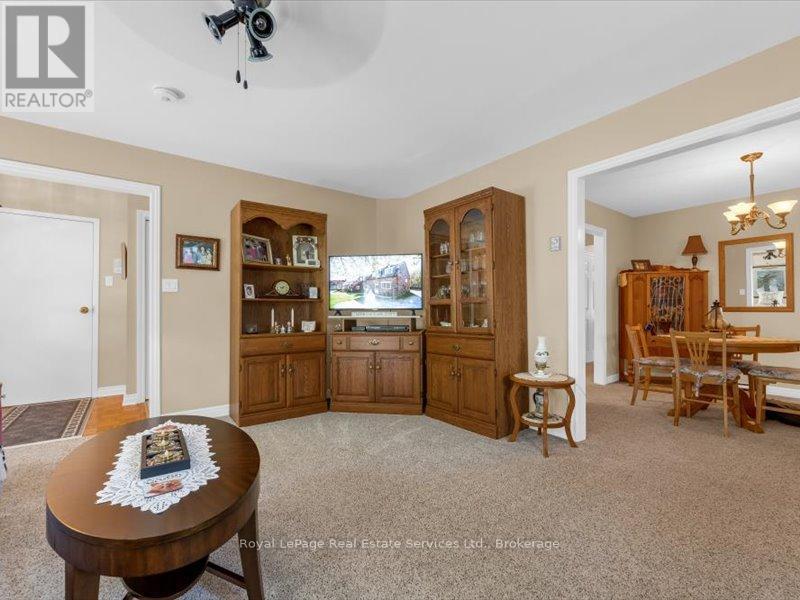 81 Hamilton Street N Property Photo 5