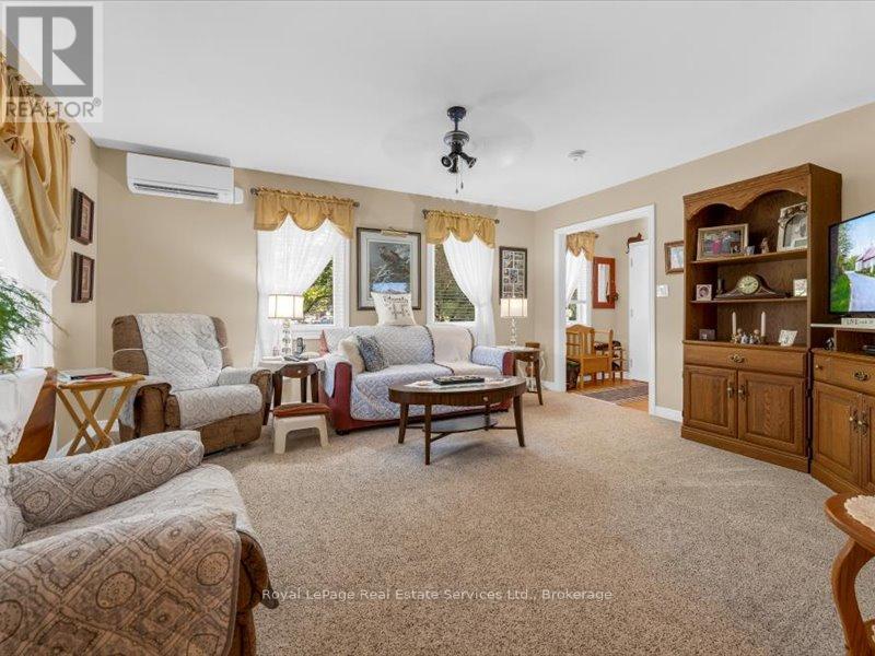 81 Hamilton Street N Property Photo 6