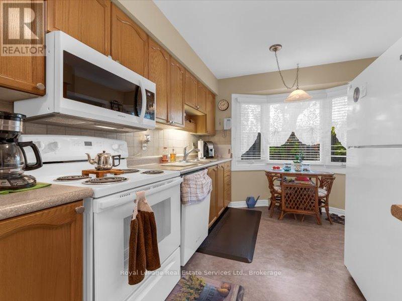 81 Hamilton Street N Property Photo 11