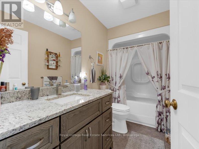 81 Hamilton Street N Property Photo 12