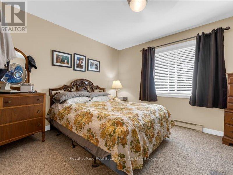 81 Hamilton Street N Property Photo 14