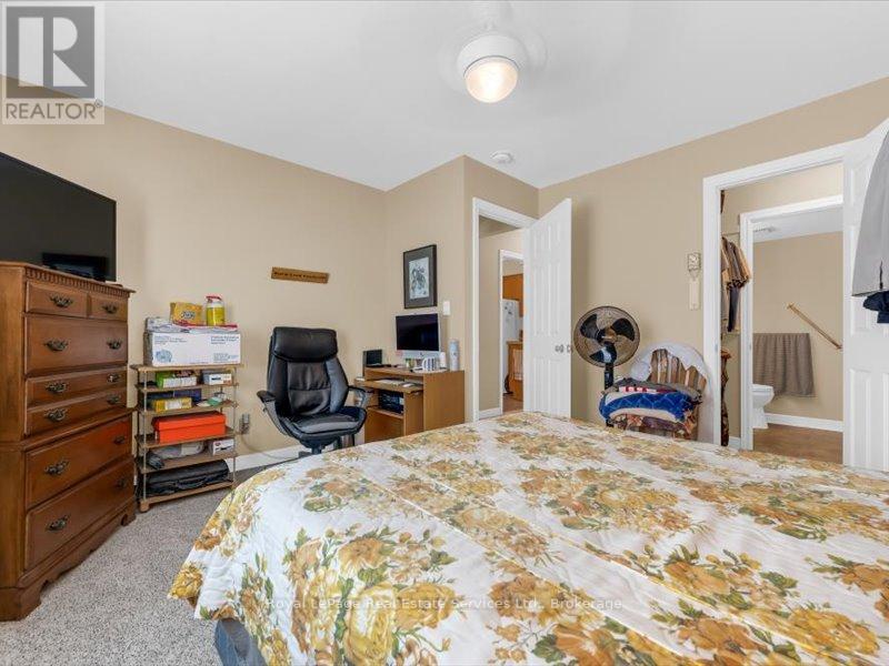 81 Hamilton Street N Property Photo 16