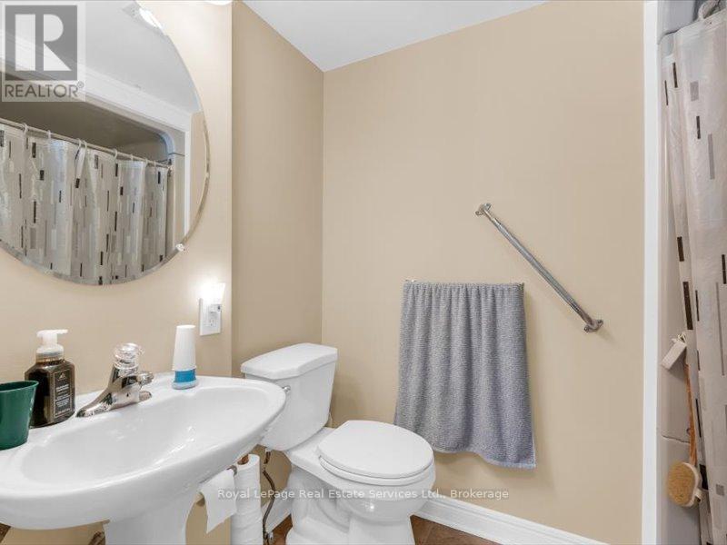 81 Hamilton Street N Property Photo 18