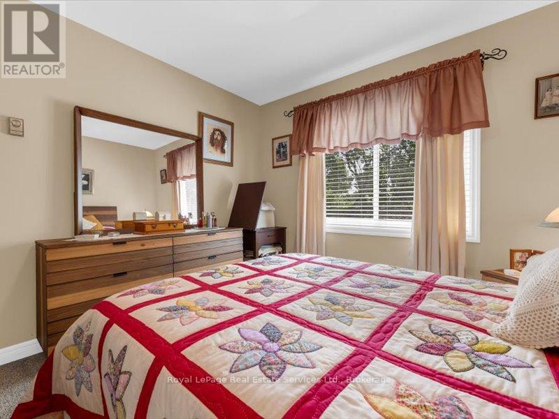 81 Hamilton Street N Property Photo 20