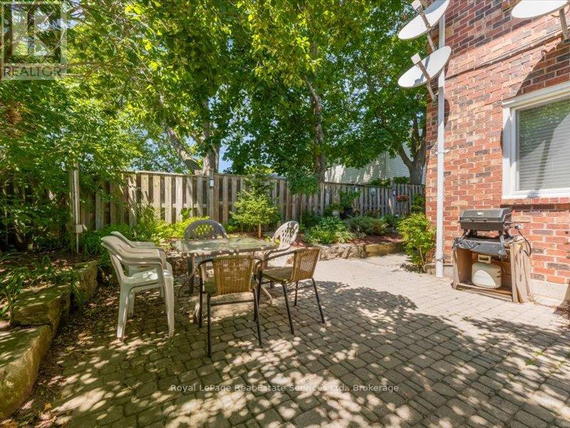 81 Hamilton Street N Property Photo 22