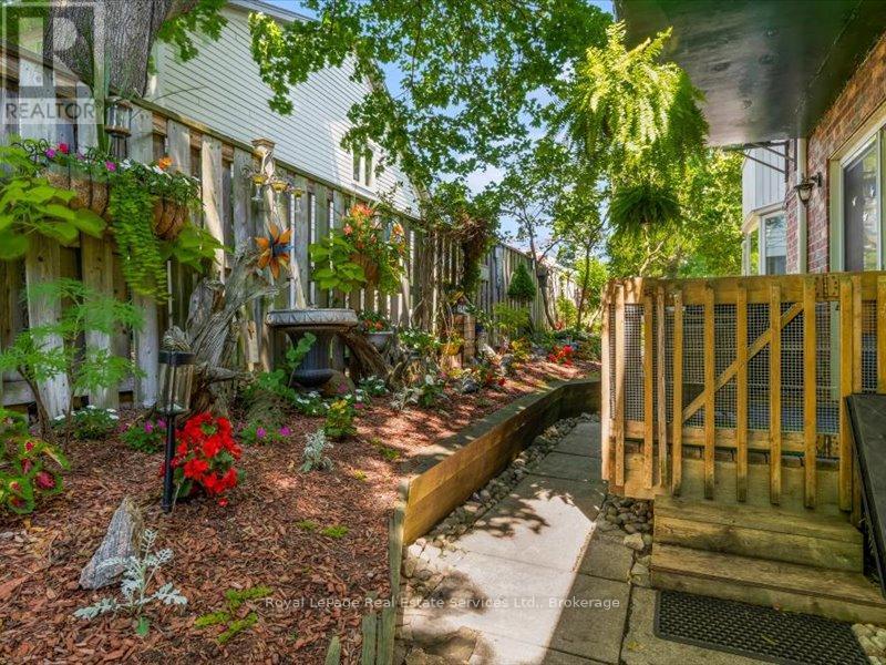 81 Hamilton Street N Property Photo 23