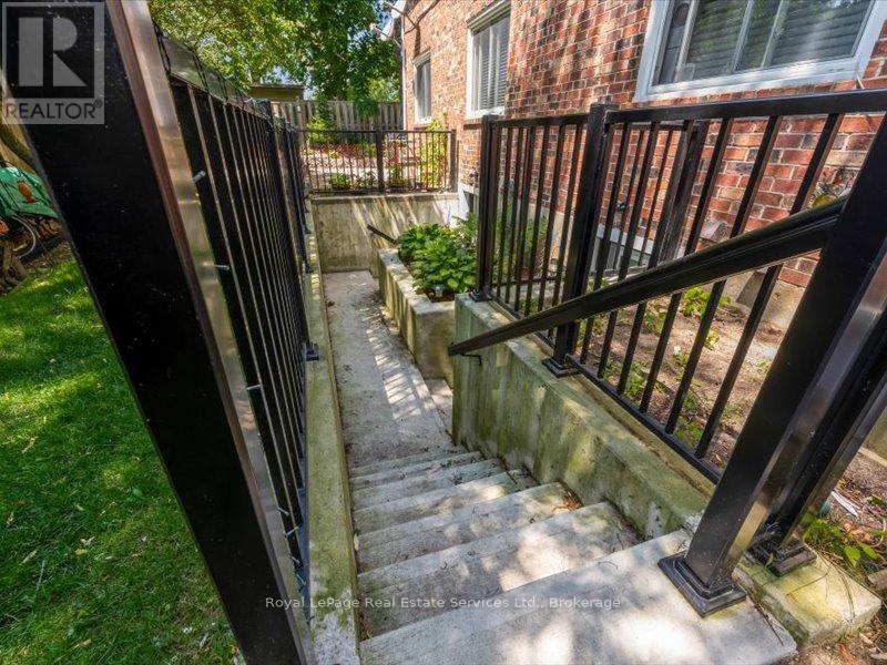 81 Hamilton Street N Property Photo 25