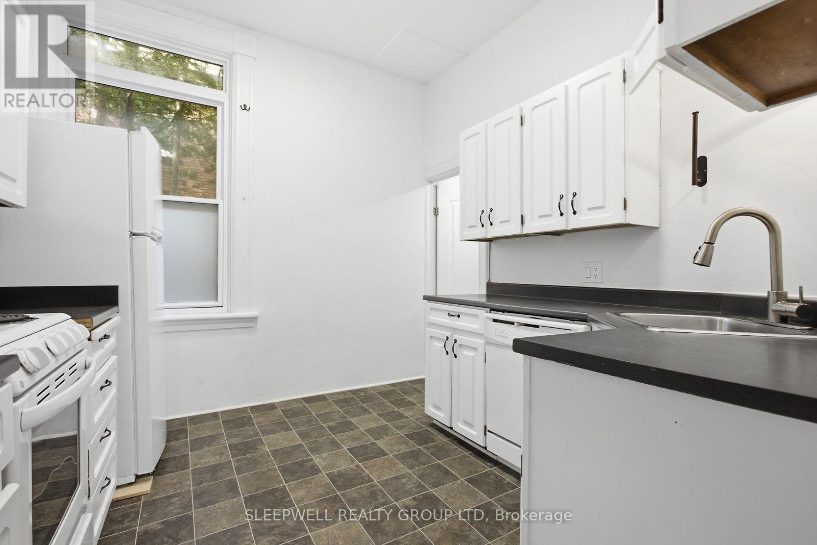 80 Fourth Avenue Property Photo 10