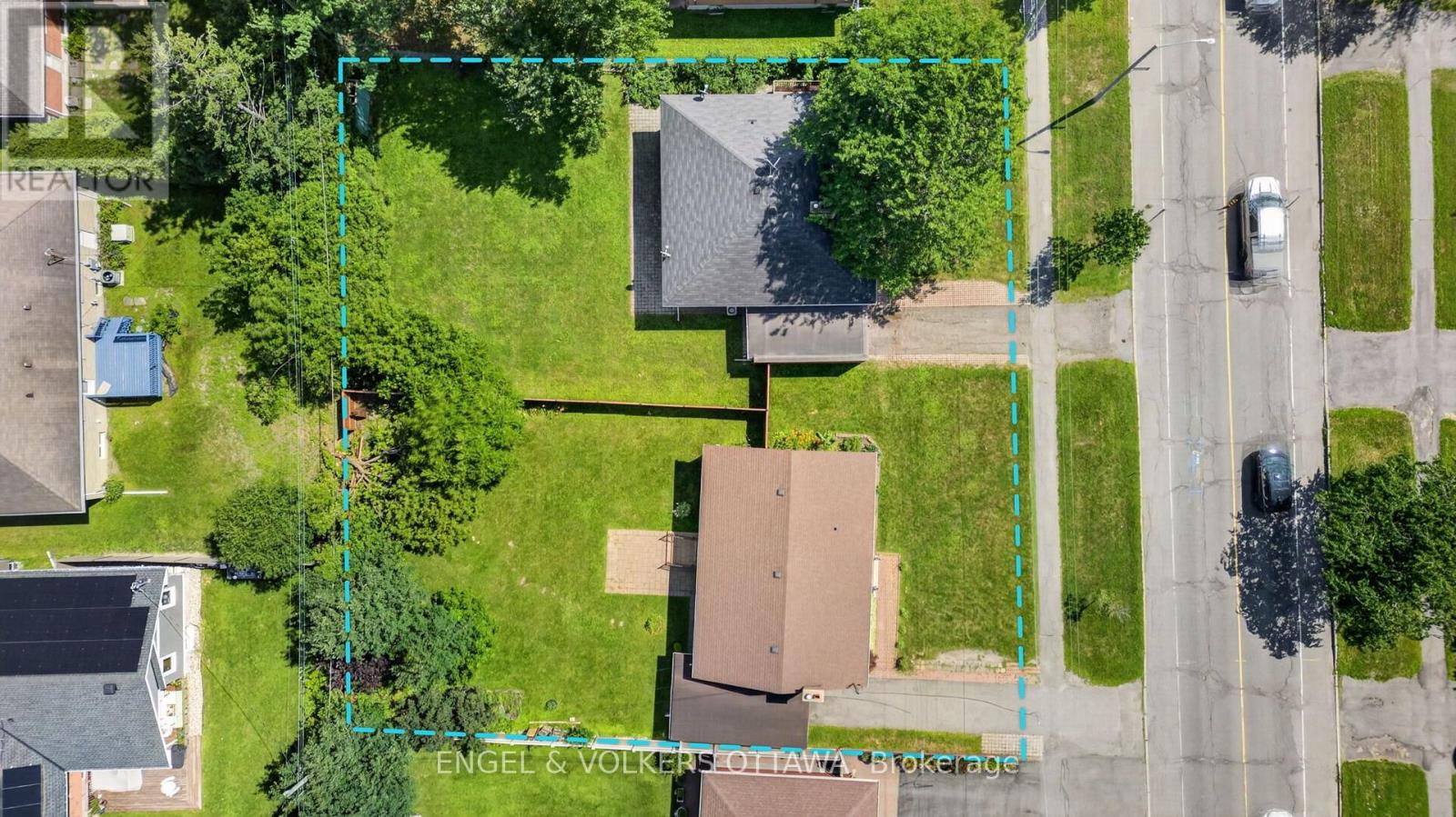2439-2445 Alta Vista Drive Property Photo 2