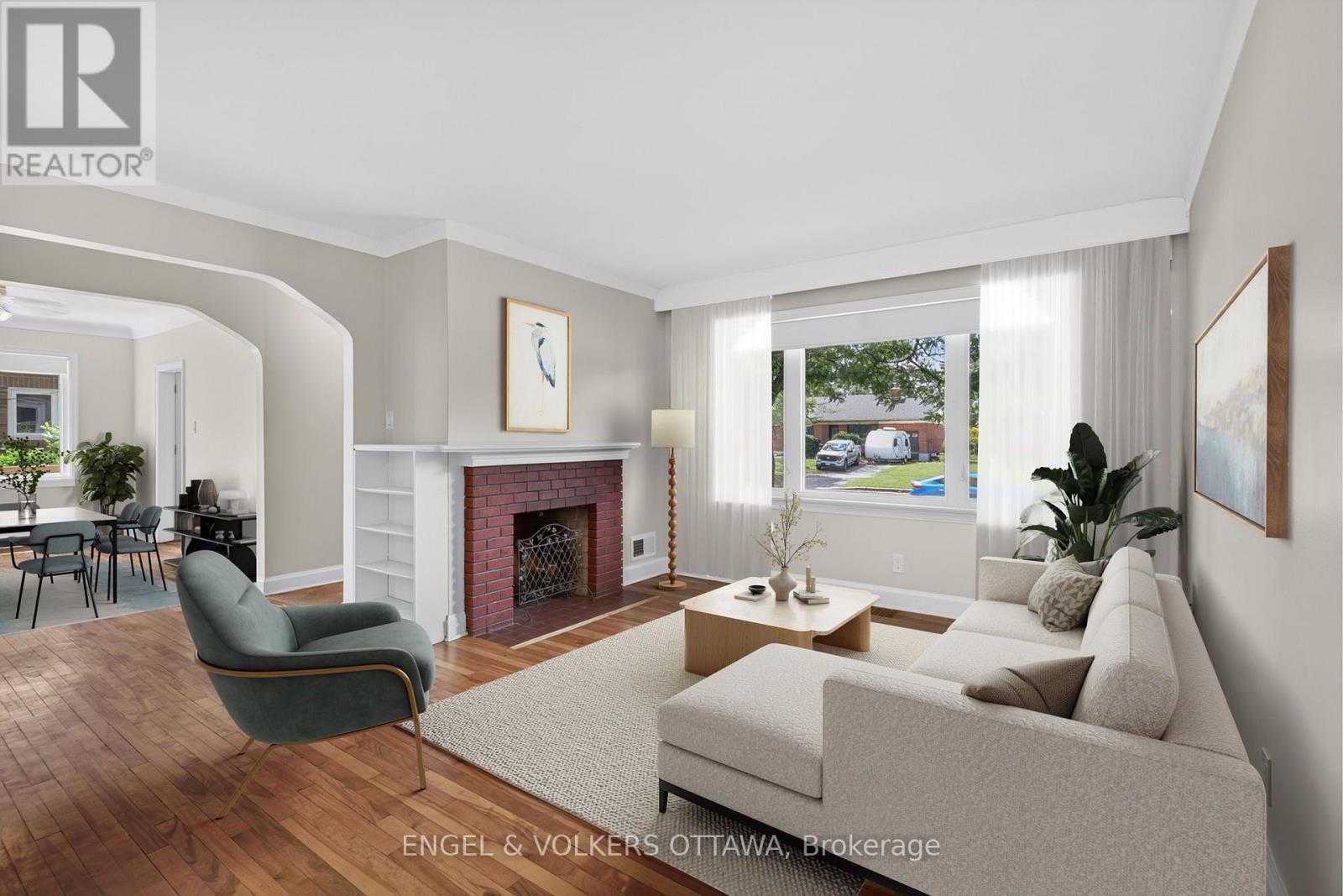 2439-2445 Alta Vista Drive Property Photo 4