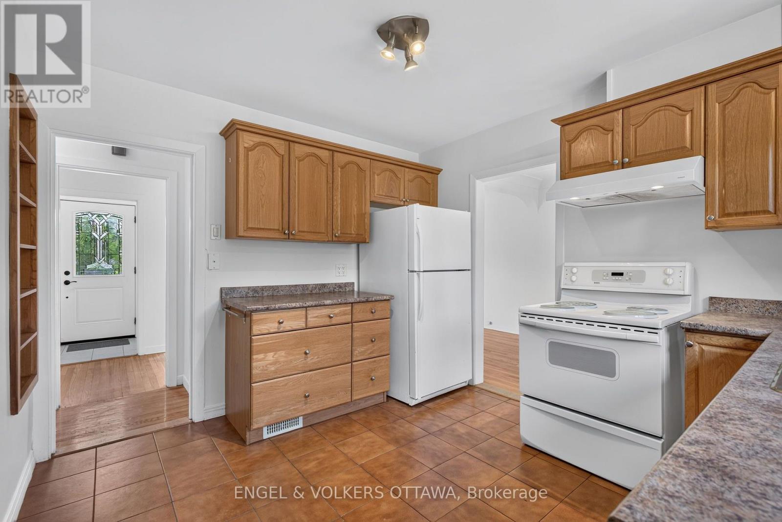 2439-2445 Alta Vista Drive Property Photo 12