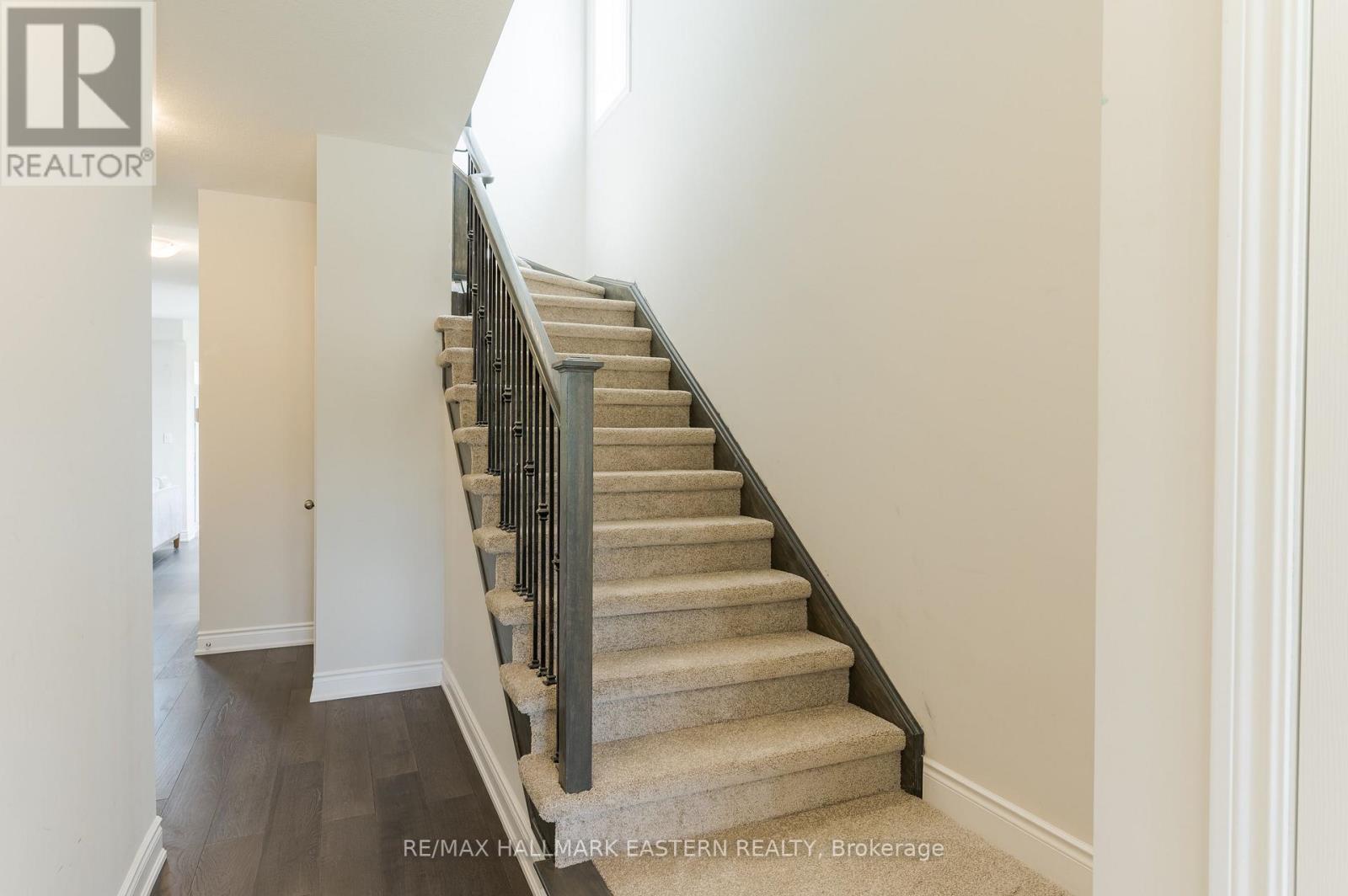 35 Coldbrook Drive Property Photo 3
