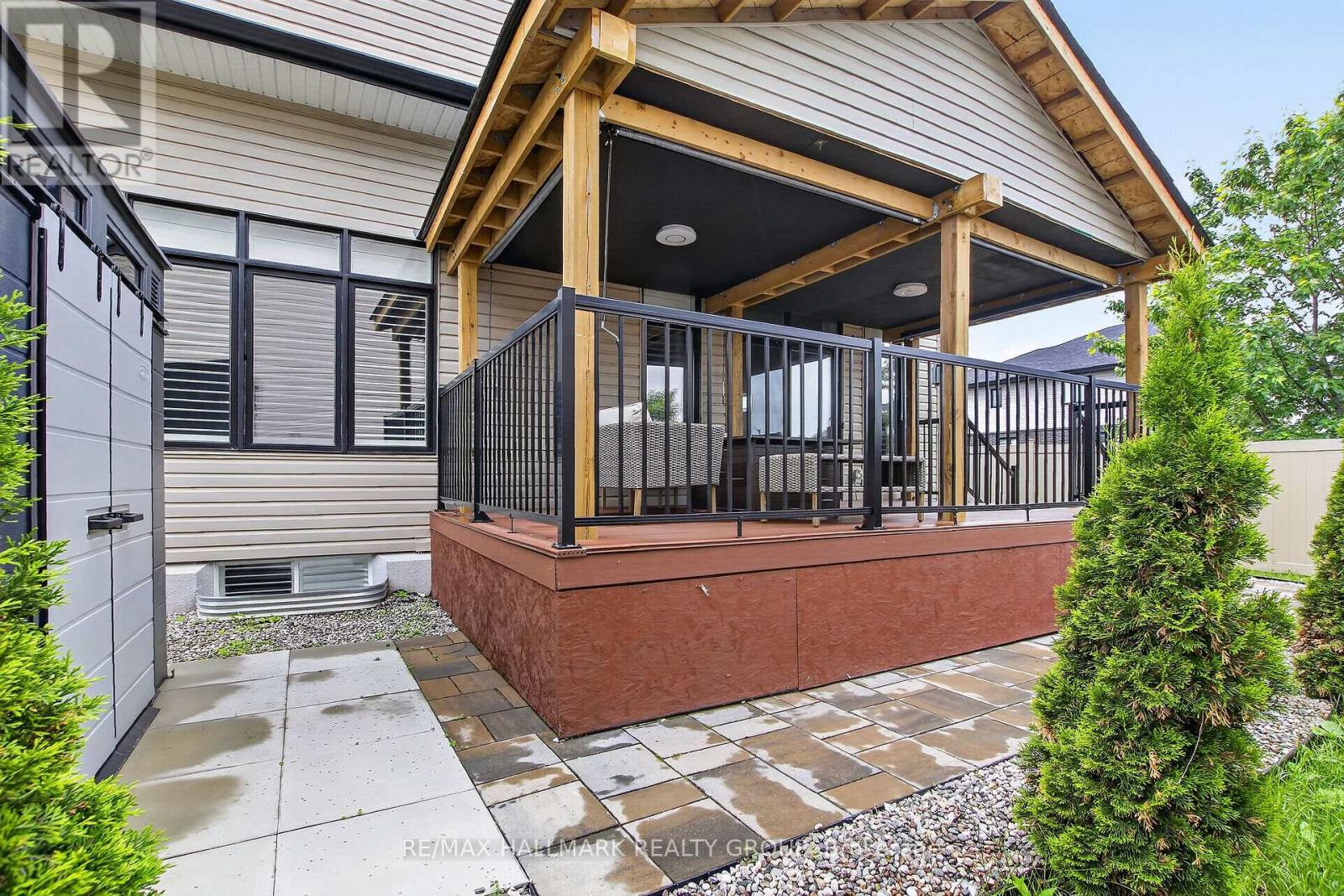 341 Serenade Crescent Property Photo 29