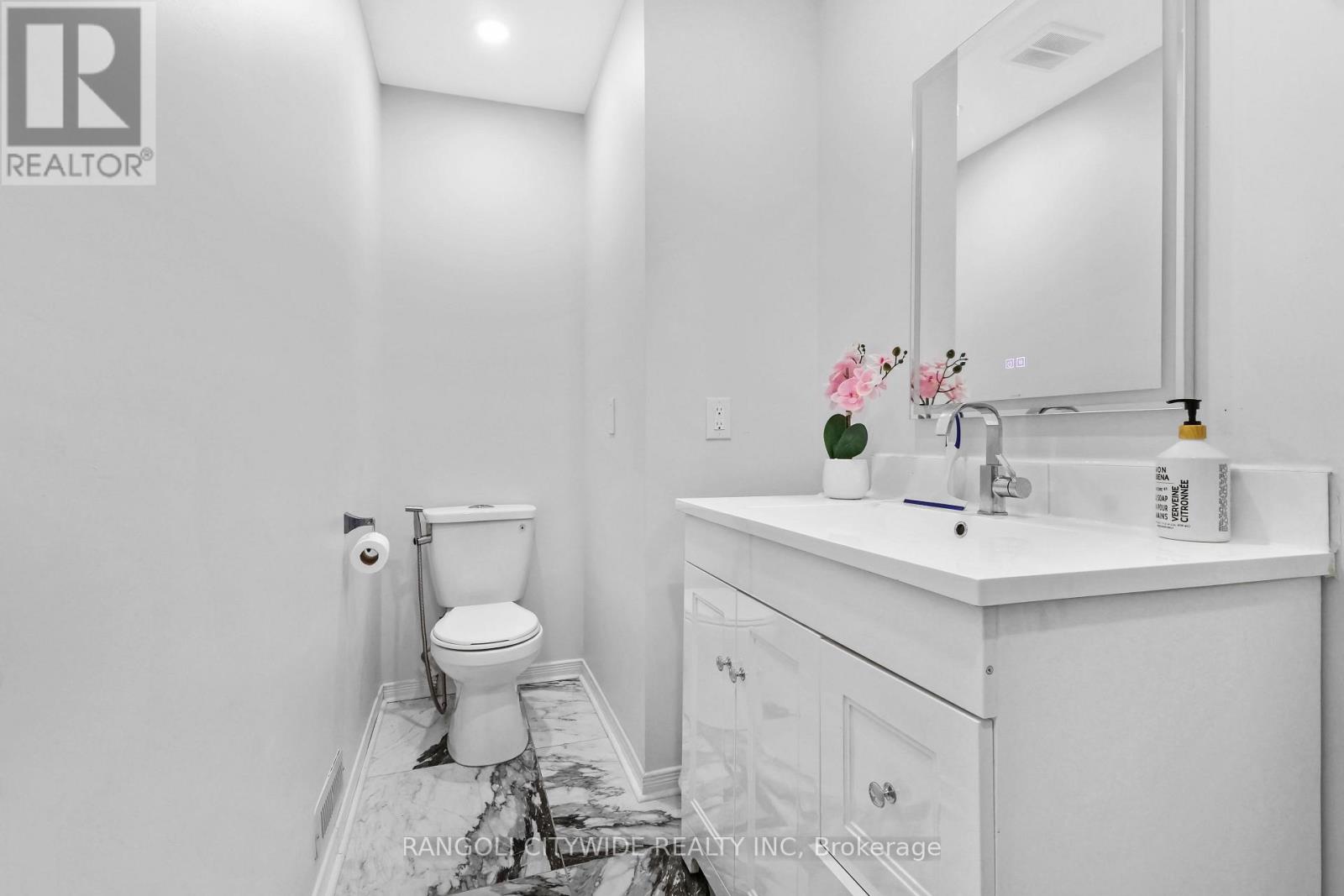 5962 Pineglade Crescent Property Photo 14
