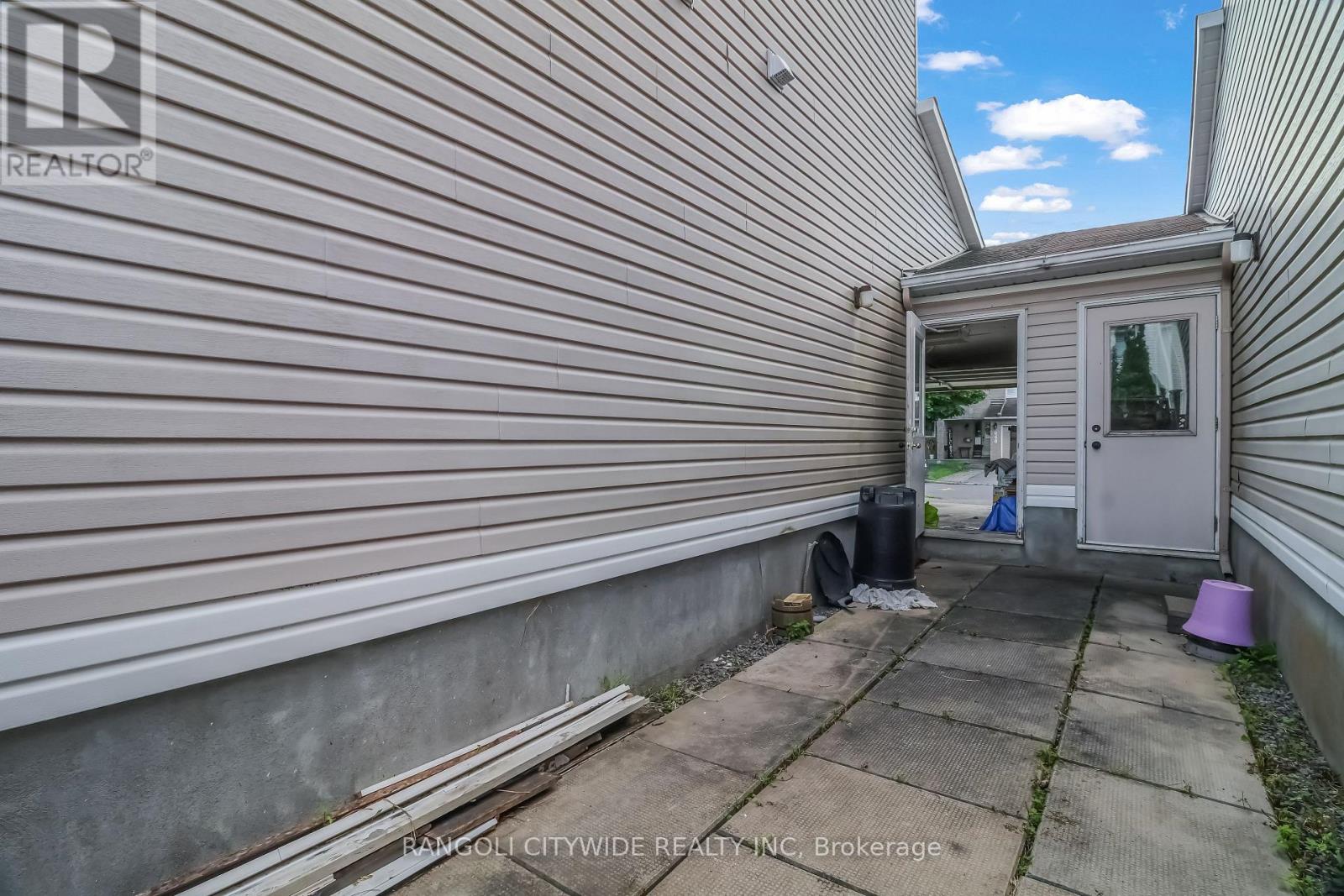 5962 Pineglade Crescent Property Photo 30