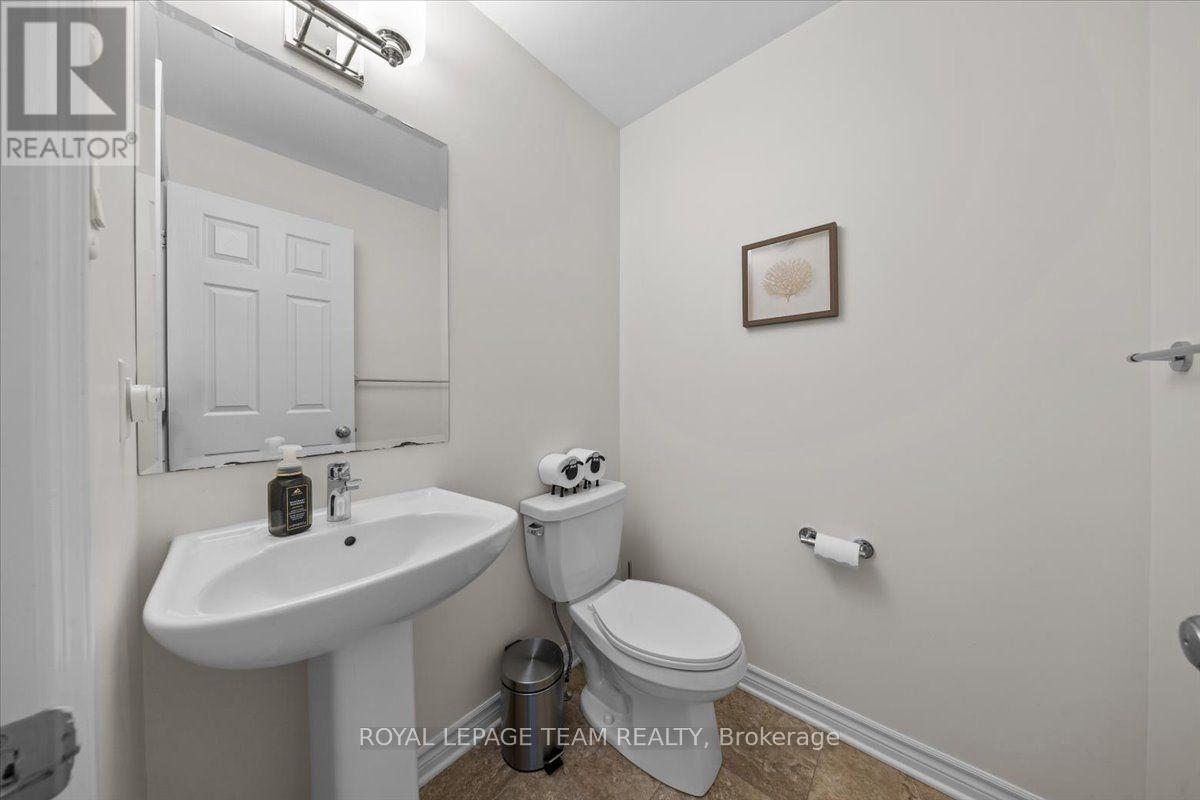 552 Jackdaw Avenue Property Photo 4
