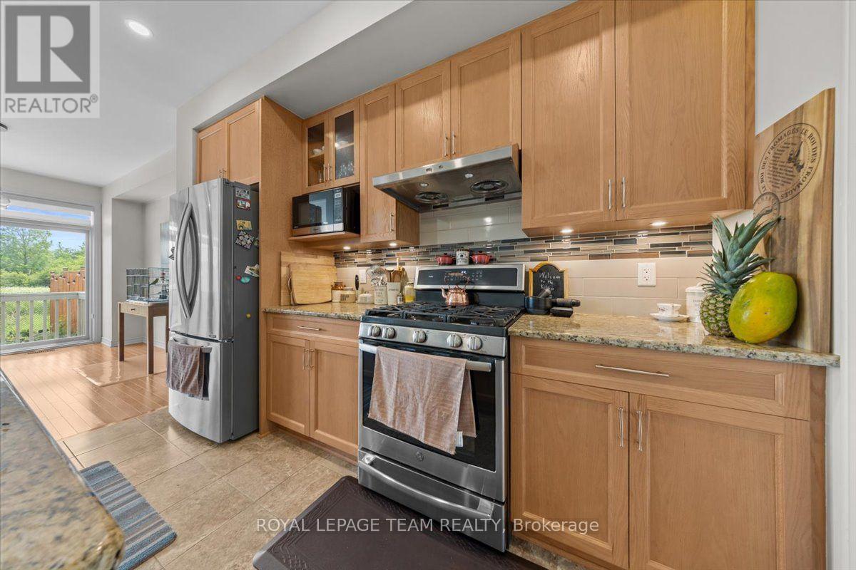 552 Jackdaw Avenue Property Photo 8