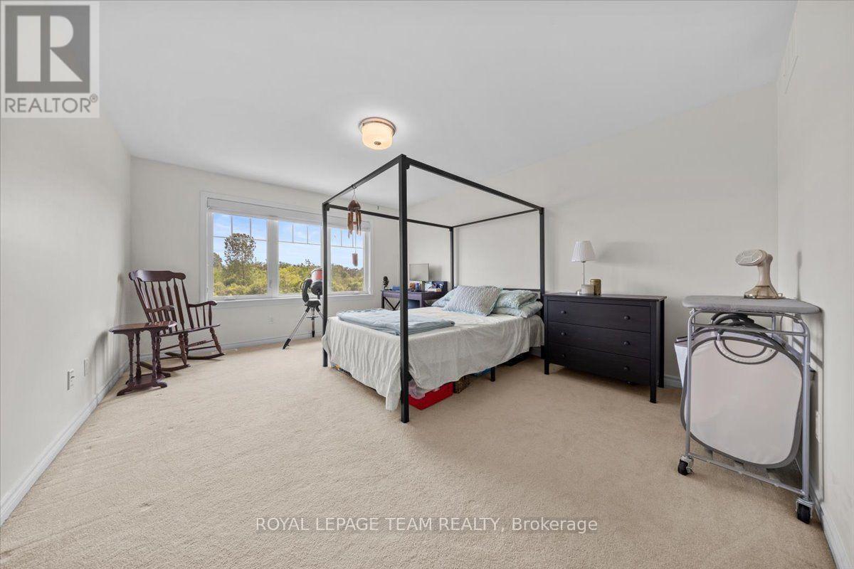 552 Jackdaw Avenue Property Photo 18