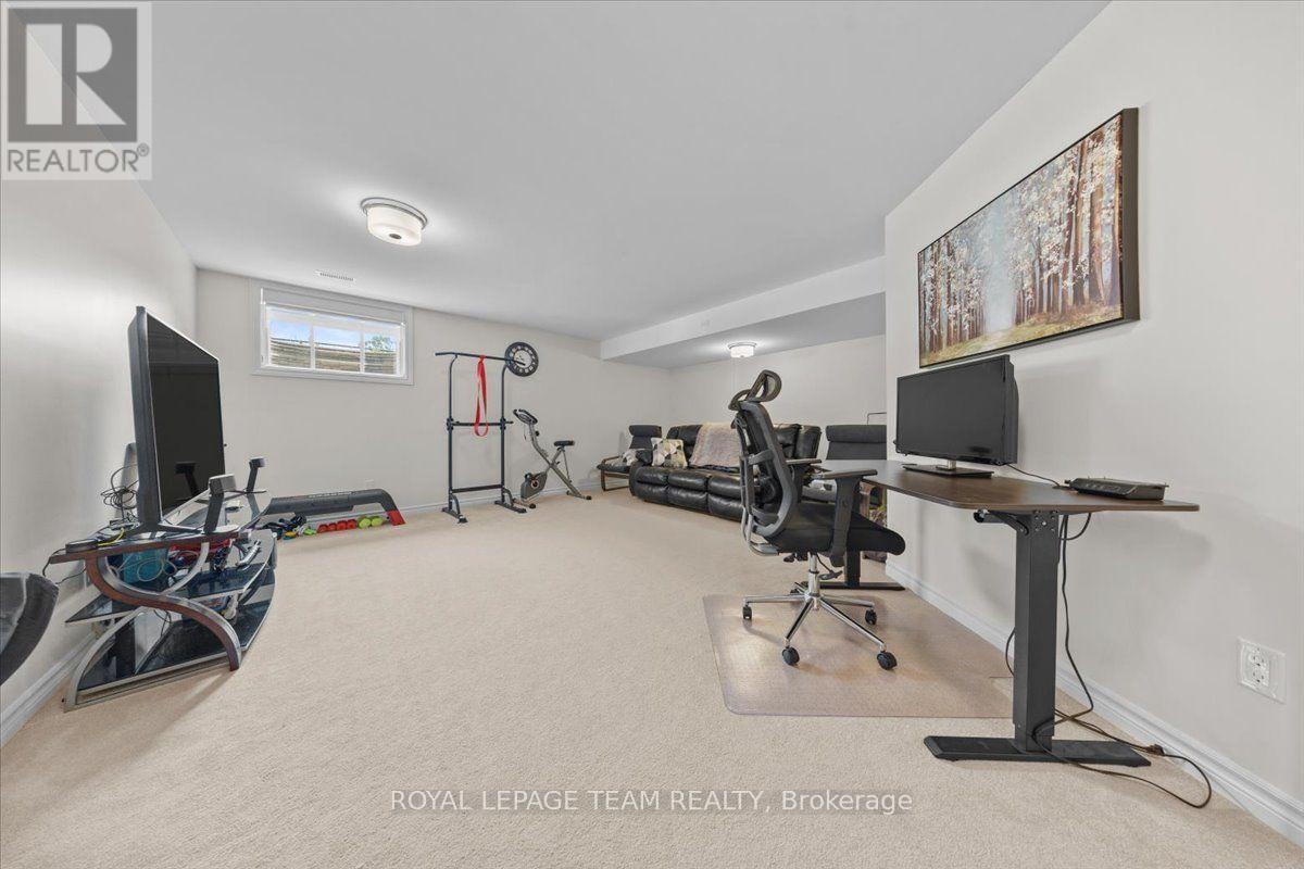 552 Jackdaw Avenue Property Photo 28