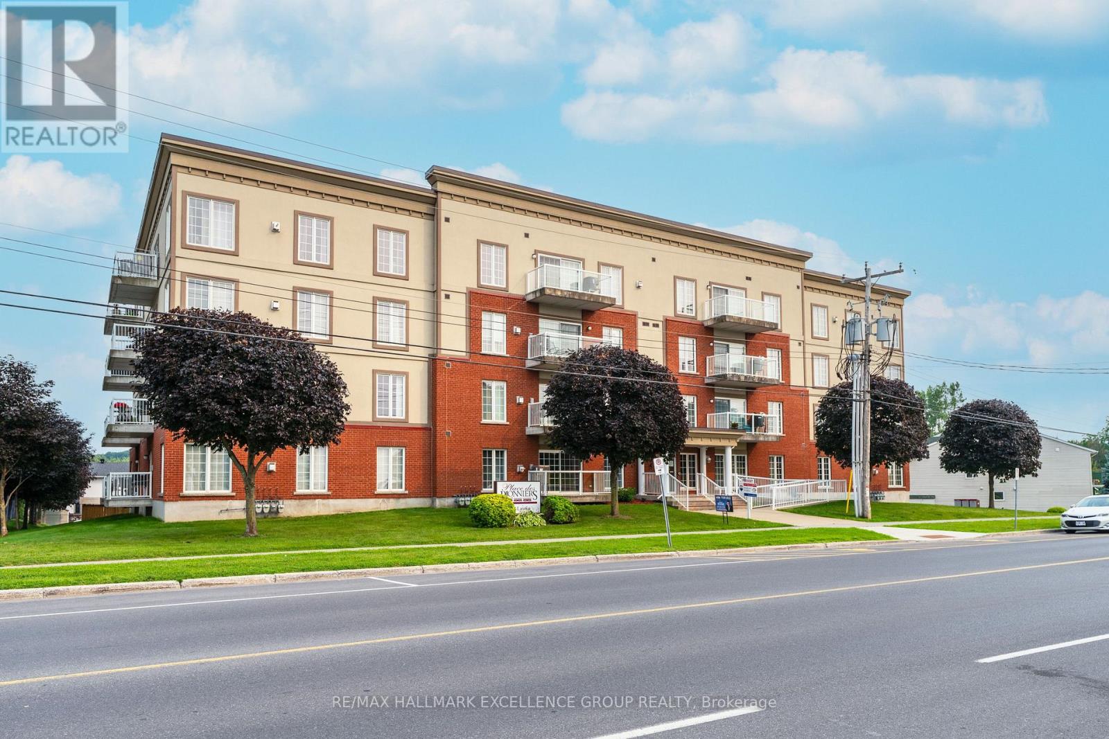 406 - 2921 Laurier Street Property Photo 1