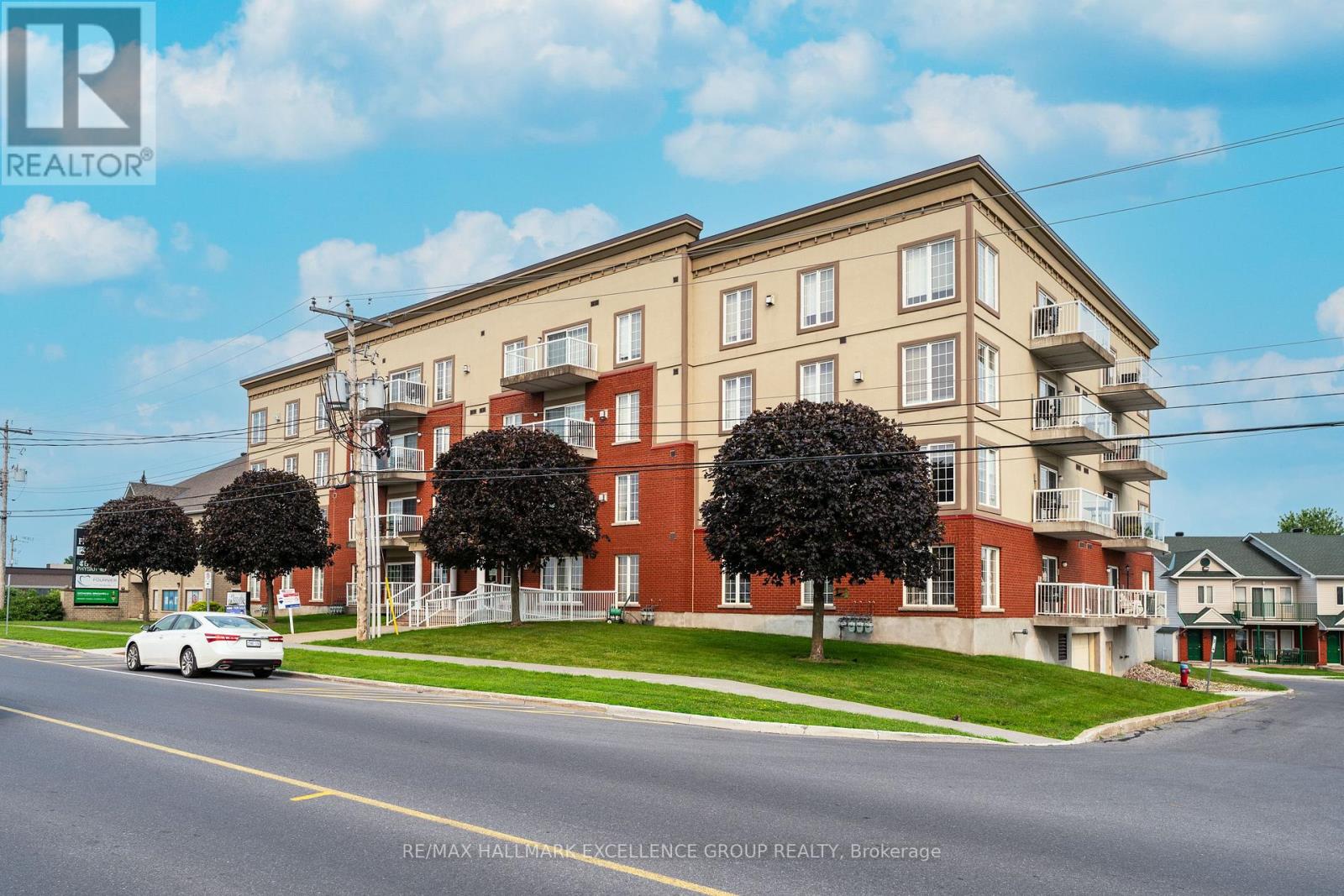 406 - 2921 Laurier Street Property Photo 2