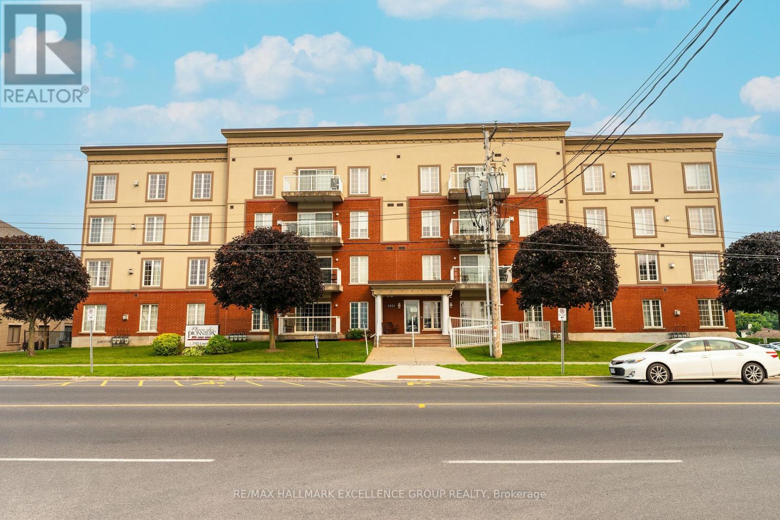406 - 2921 Laurier Street Property Photo 3