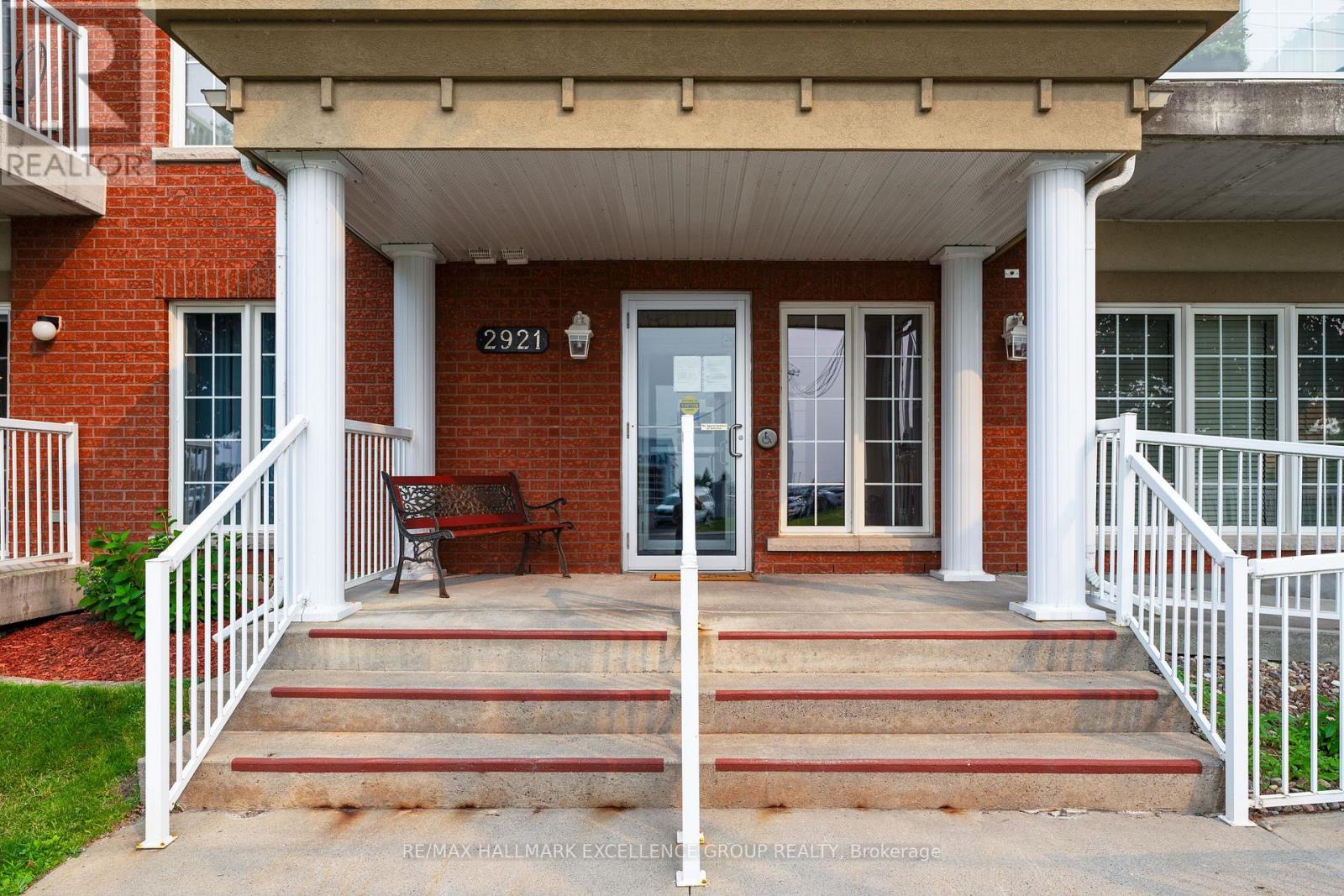406 - 2921 Laurier Street Property Photo 4