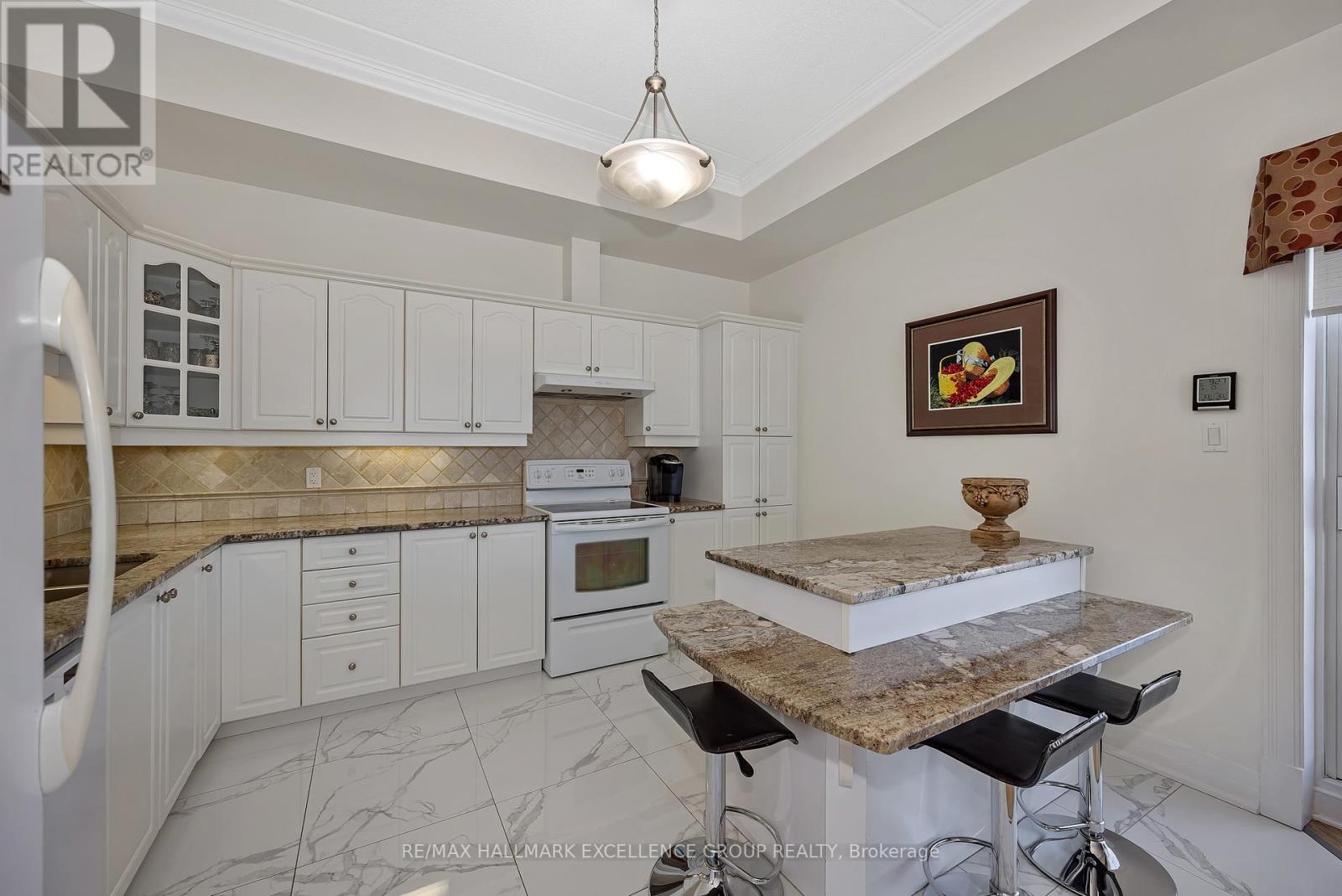 406 - 2921 Laurier Street Property Photo 15