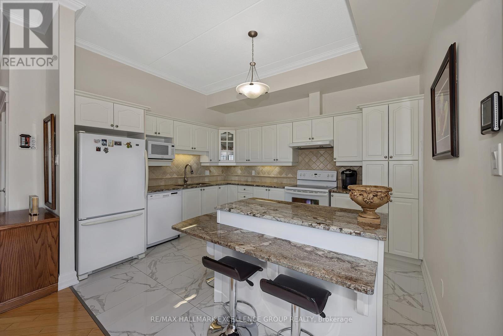 406 - 2921 Laurier Street Property Photo 16